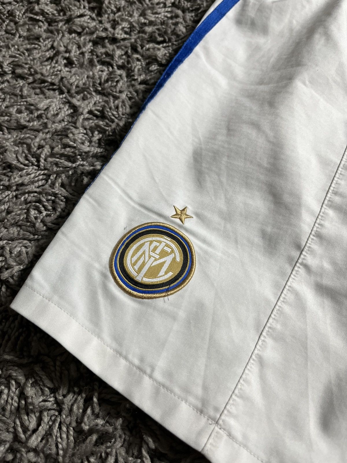 Nike NIKE INTER MILAN SOCCER FOOTBALL AWAY SHORTS 2011/12 Size US 36 / EU 52 - 2 Thumbnail