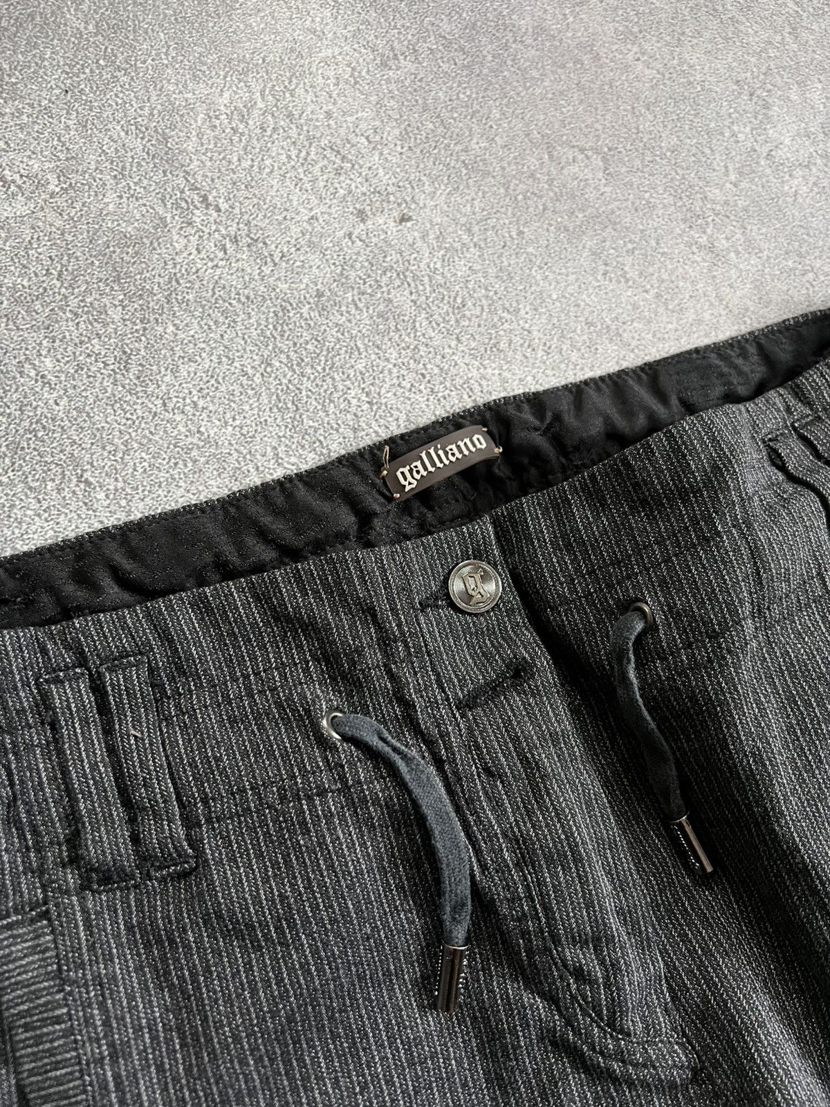 John Galliano John Galliano Wool Cargo Pants Zip Cuffs Trousers Size 42 Size 28" / US 6 / IT 42 - 8 Thumbnail