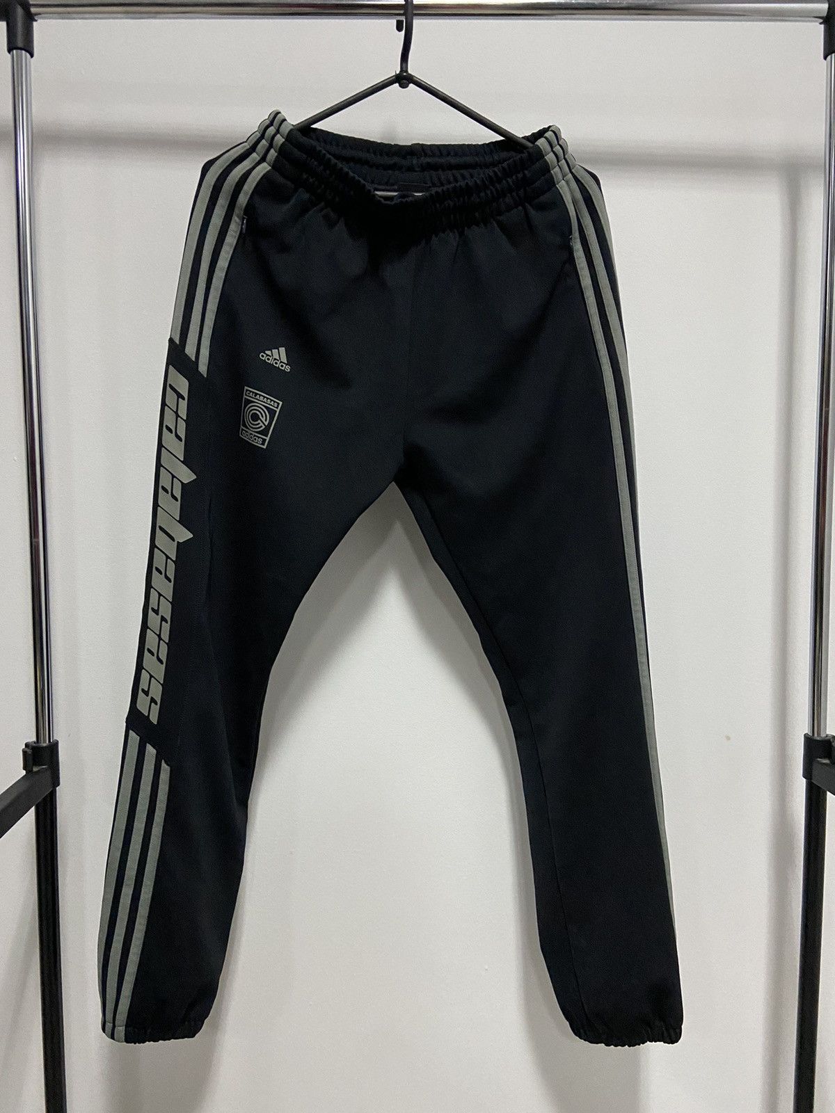 Adidas × Kanye West Adidas Kanye west calabasas sweatpants striped big logo Size US 30 / EU 46 - 1 Thumbnail