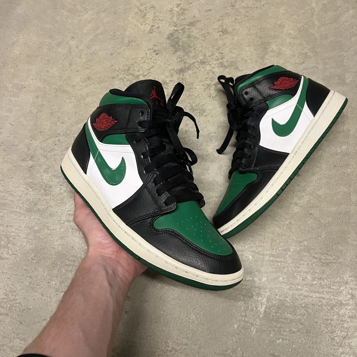 Nike Nike Air Jordan 1 Mid Size US 8 / EU 41 - 2 Thumbnail