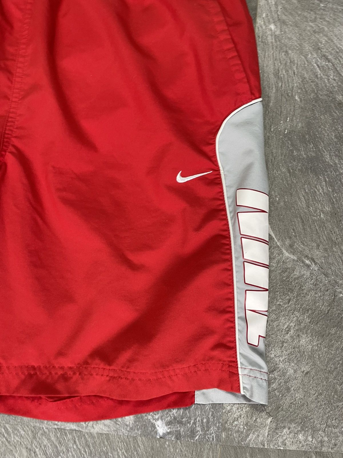 Nike Vintage Nike Basketball Swoosh Big Logo Track Shorts Y2k Size US 34 / EU 50 - 3 Thumbnail