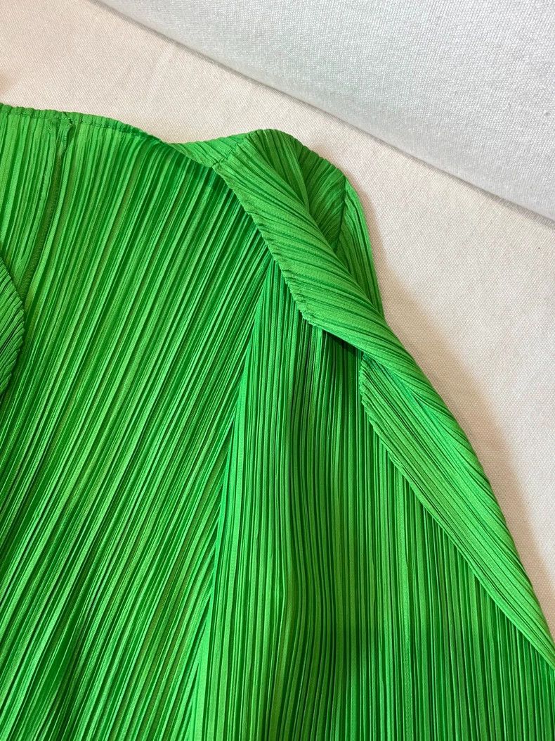 Issey Miyake Issey Miyake size:4 Green pleated cardigan top Size XS / US 0-2 / IT 36-38 - 2 Thumbnail