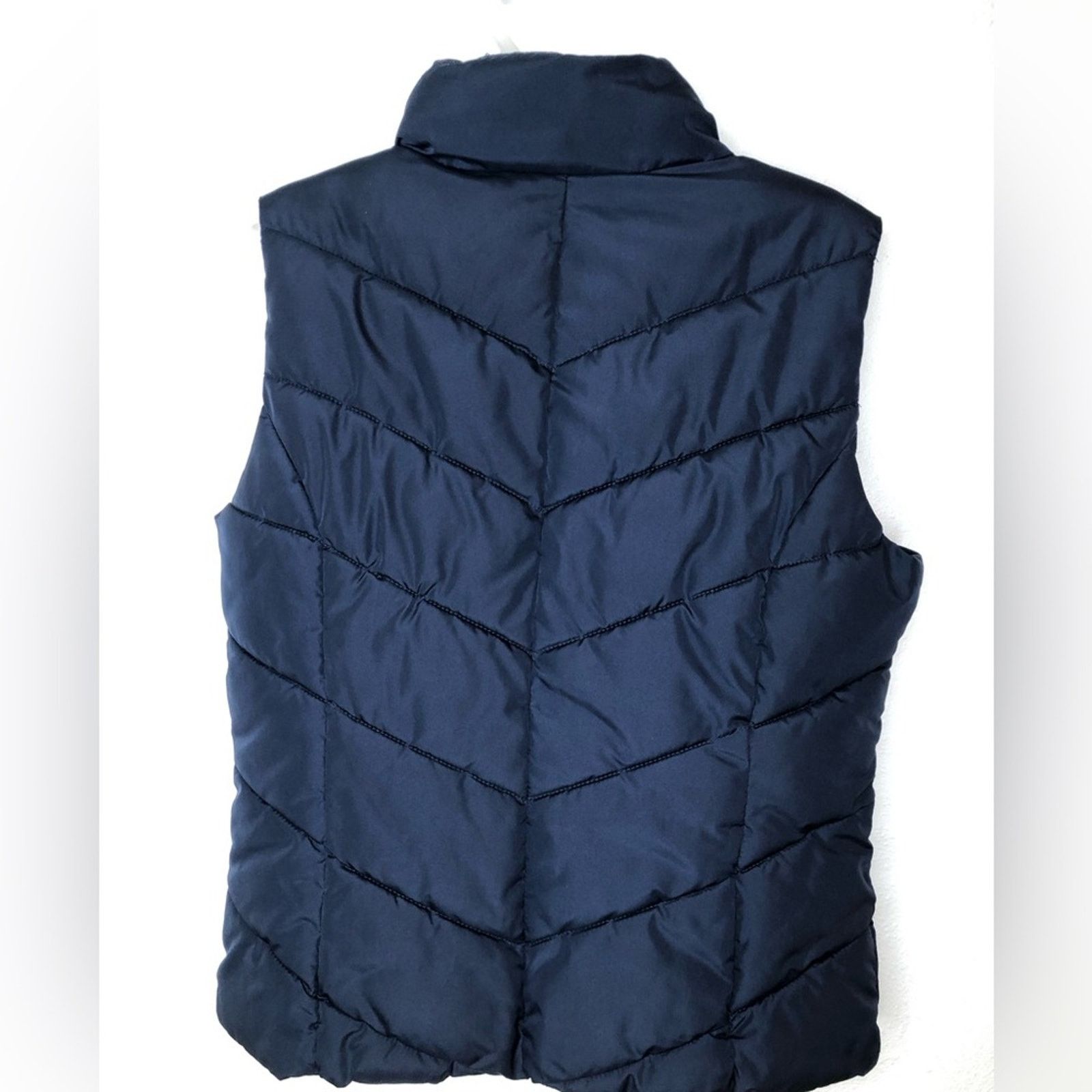 Aeropostale Aeropostale Women’s Puffer Vest— Medium (Please see photos) Size M / US 6-8 / IT 42-44 - 4 Thumbnail