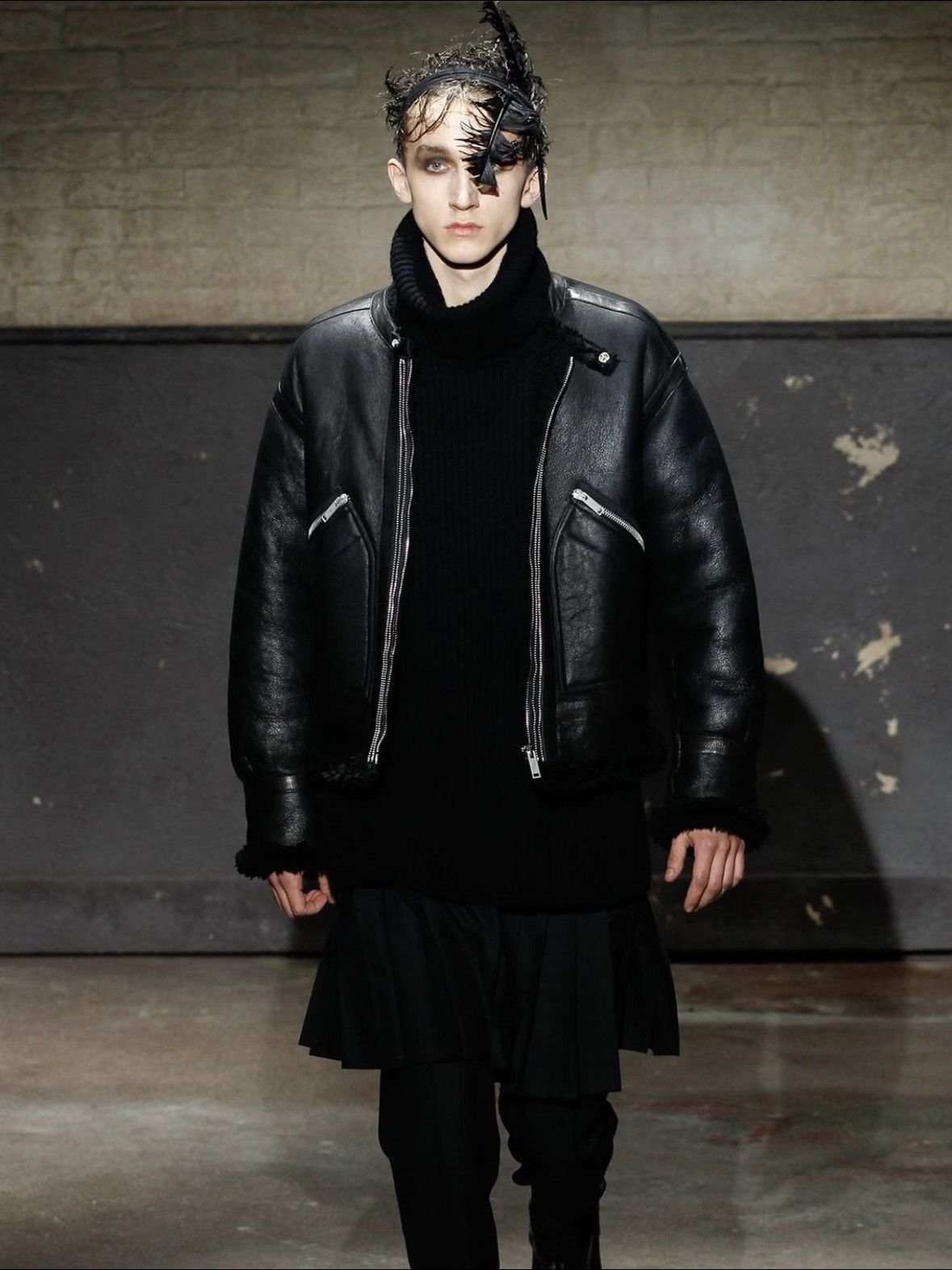 Alexander McQueen Alexander McQueen | AW2014 Black and Gold Bomber Jacket Size US M / EU 48-50 / 2 - 6 Thumbnail