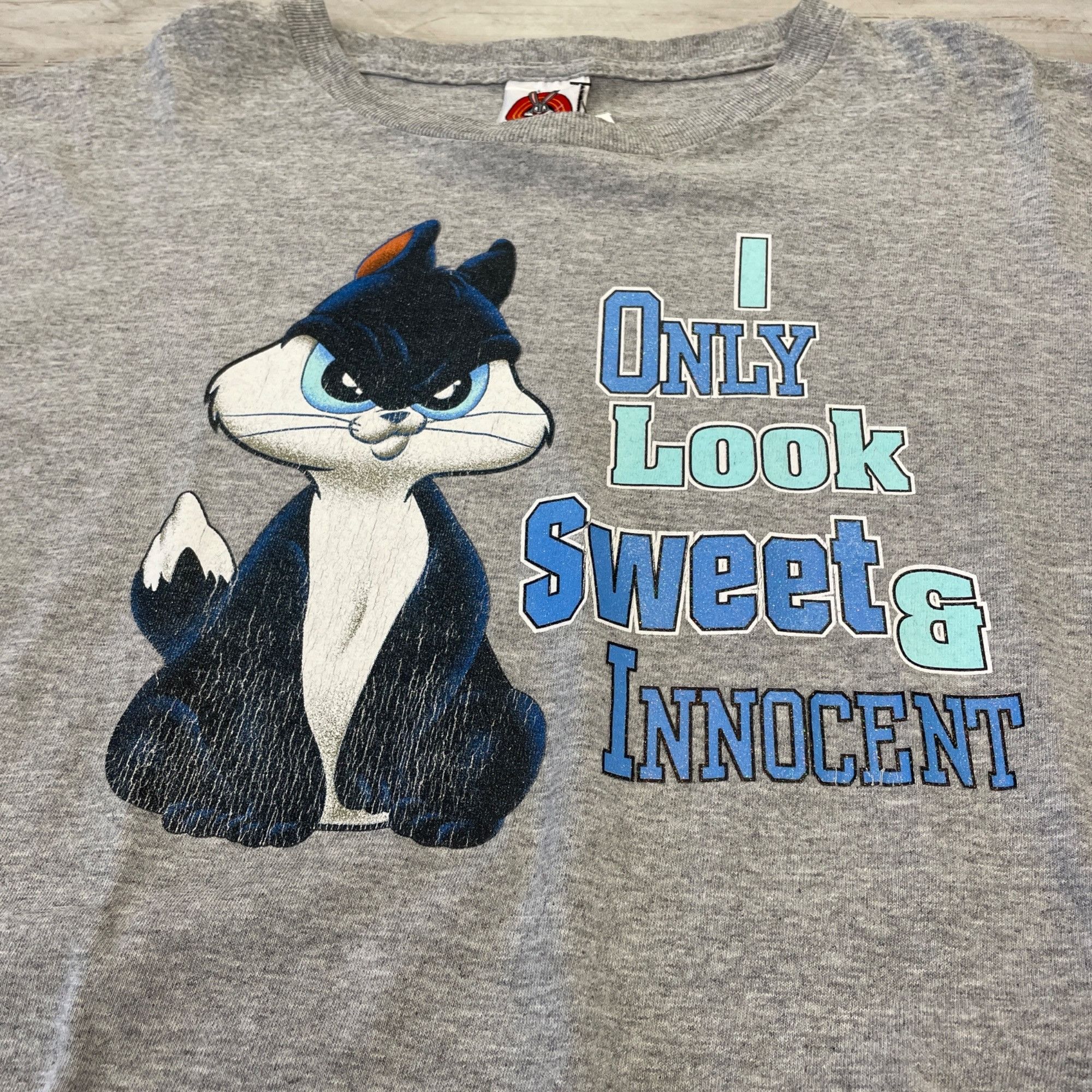 Other XL (23.5 x 28”) - Vintage Looney Tunes Sweet Innocent Pepe L Size US XL / EU 56 / 4 - 3 Thumbnail