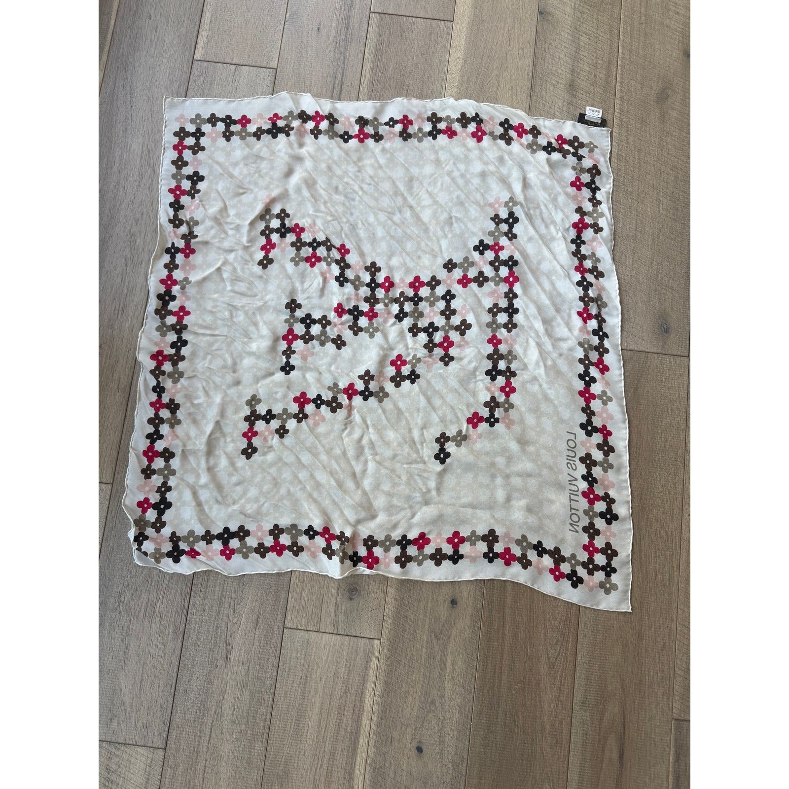 Louis Vuitton Louis Vuitton Floral Monogram Silk Scarf Size ONE SIZE - 1 Thumbnail