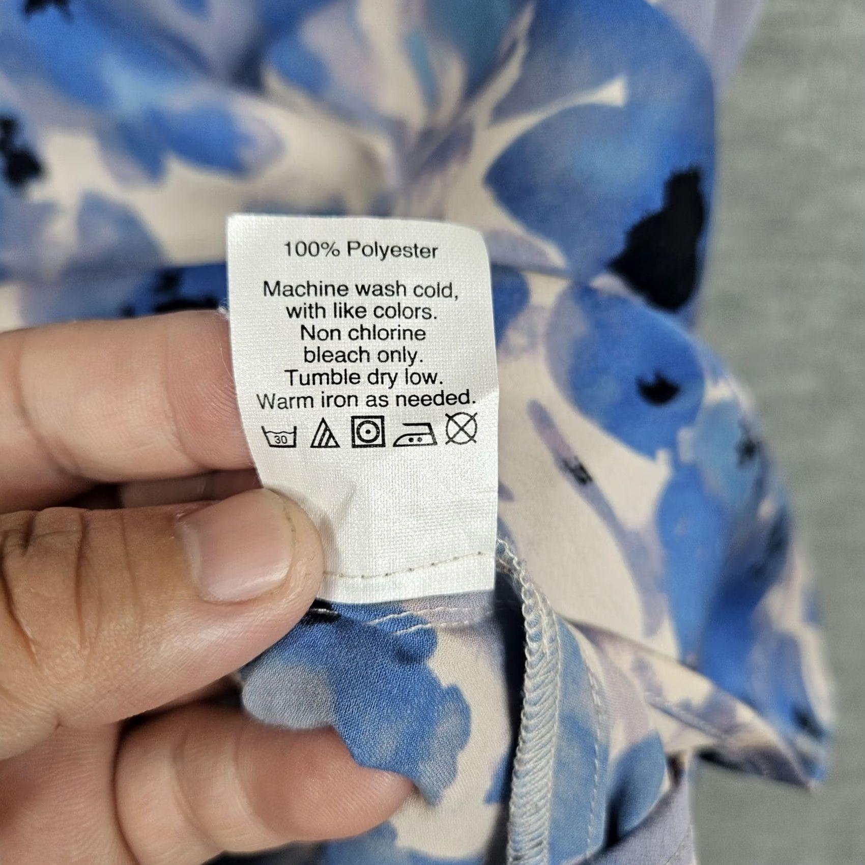 J.Crew J.CREW Blouse Women Cap Sleeve Shirttail Scoop Neck Size 6 Blue Printed Shirt Casual Satin Polyester Short Sleeve Vintage: No Mens Womens Girls? Size M / US 6-8 / IT 42-44 - 7 Thumbnail