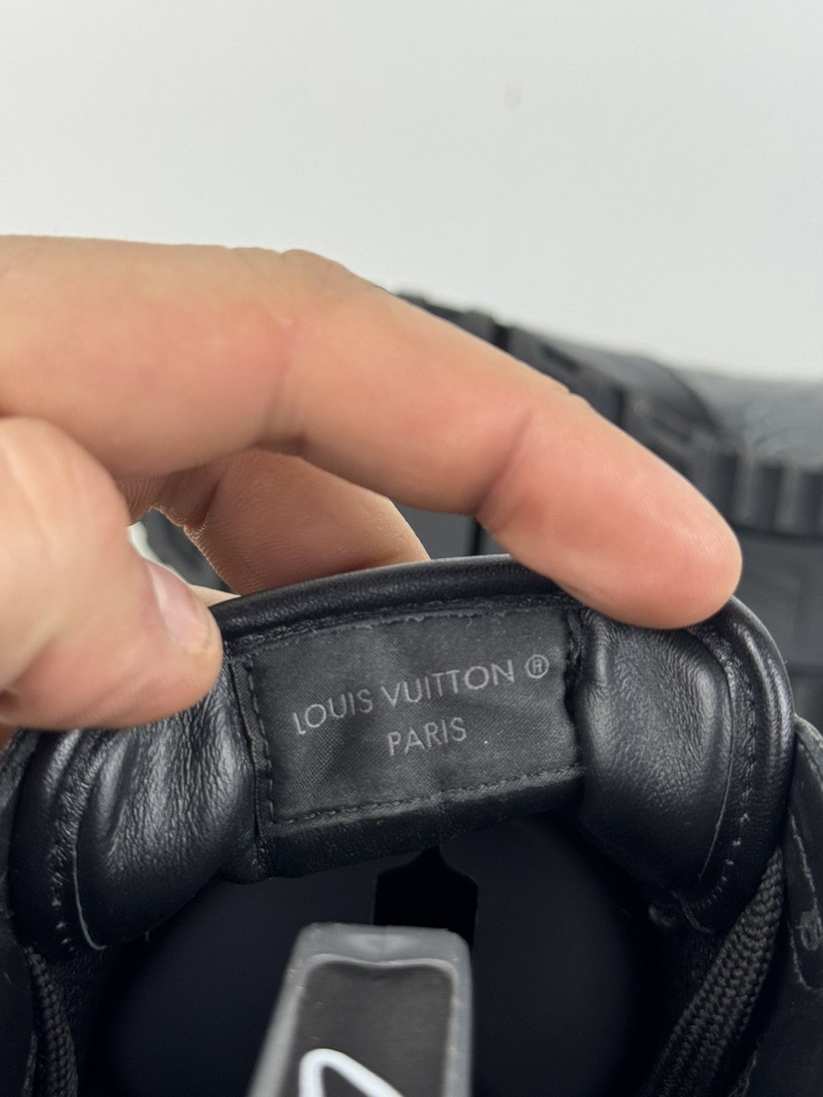 Louis Vuitton Louis Vuitton sneakers in excellent condition, sizes 9-10 Size US 10 / EU 43 - 13 Thumbnail