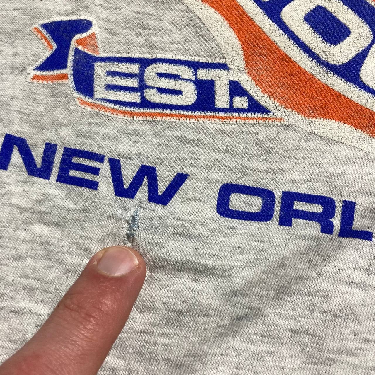 Vintage Vintage 90s Hooters University New Orleans Campus Tee Size US XL / EU 56 / 4 - 8 Thumbnail