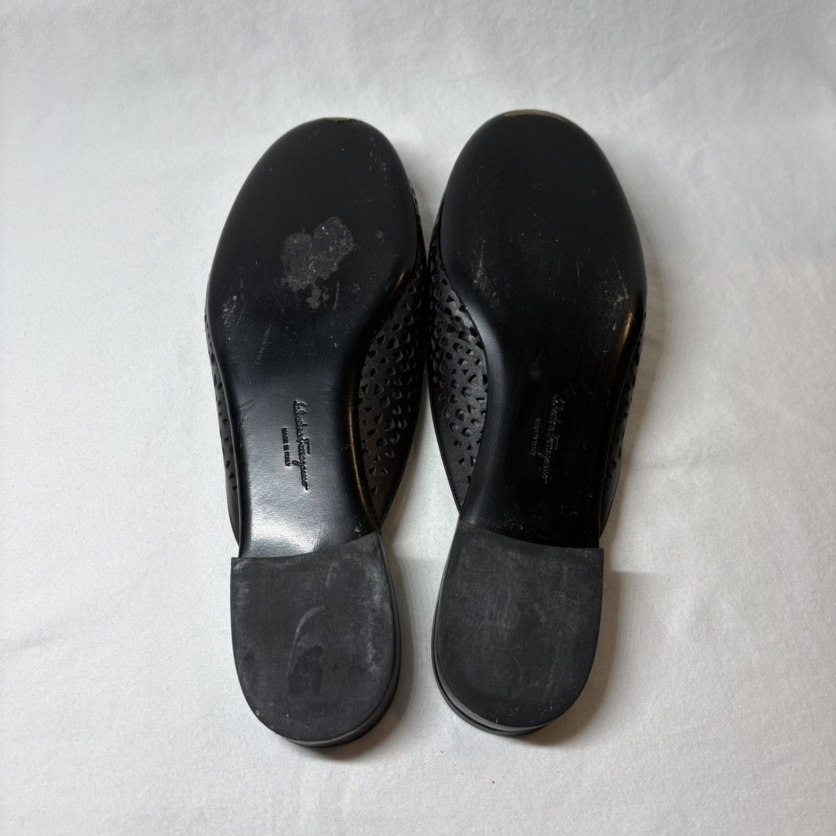Salvatore Ferragamo AUTHENTIC Salvatore Ferragamo Black Flats Size US 9 / IT 39 - 7 Thumbnail