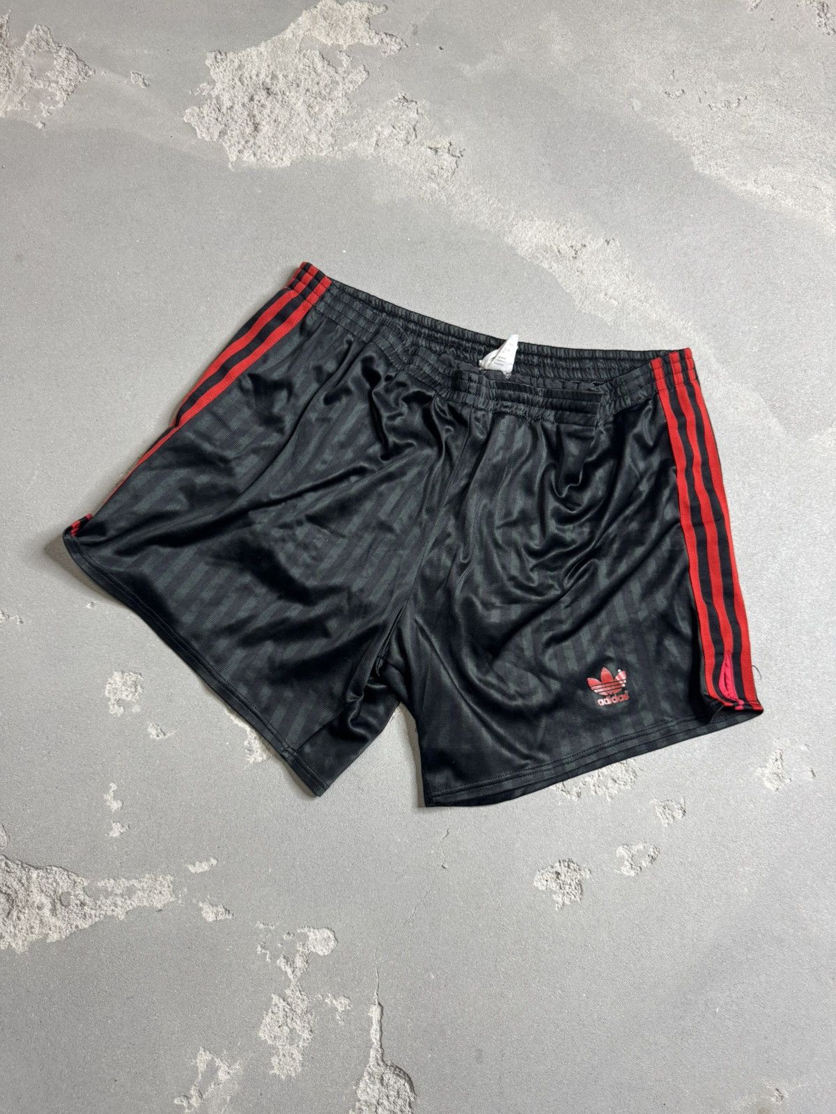 Vintage Adidas Shorts 90s Retro 3 Stripes Style 🔥
