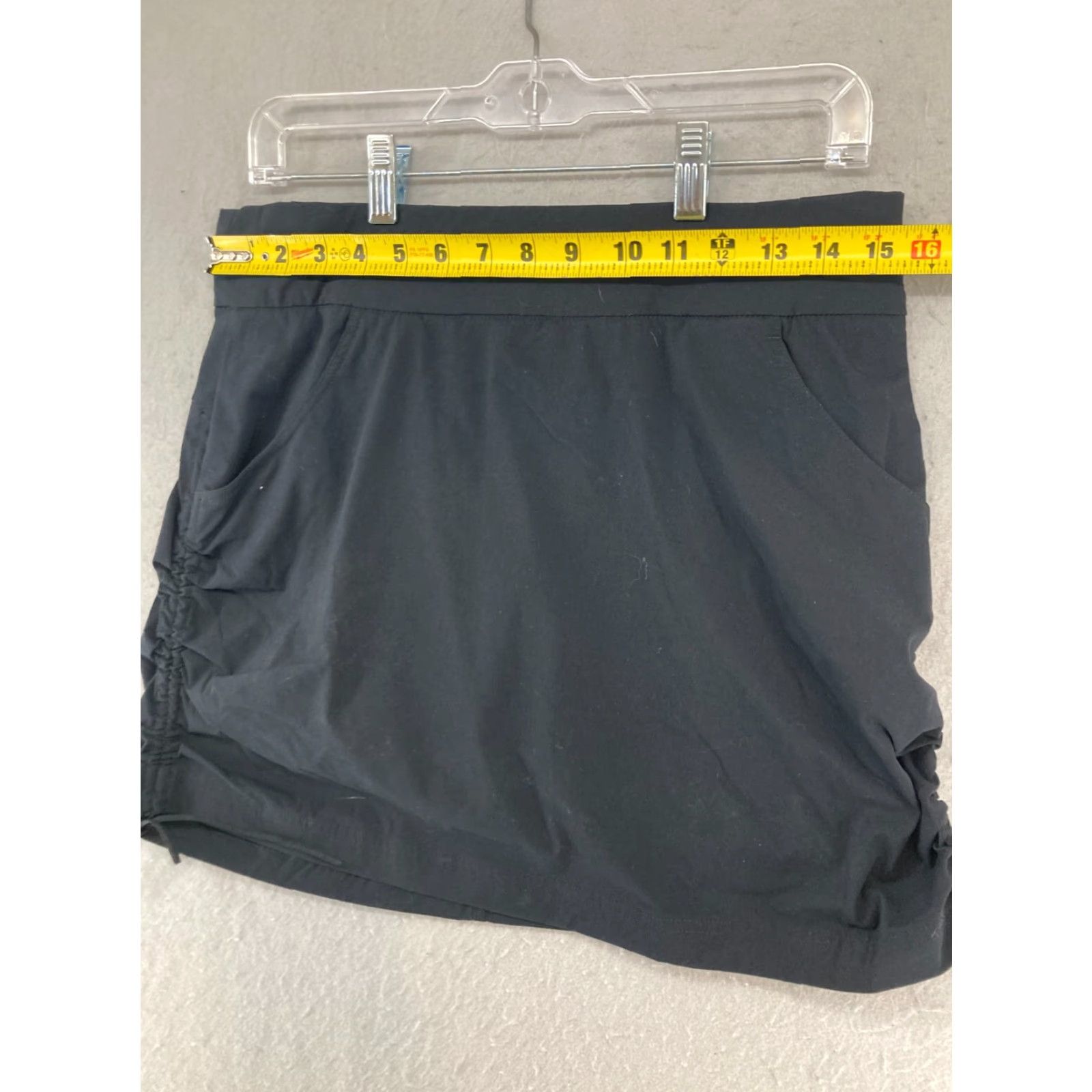 B Sides Columbia Athletic Skirt Women Medium Black Nylon Blend Pockets Elastic Waist Outdoor Hiking Short Style Functional Cinch Sides Size 32" / US 10 / IT 46 - 2 Thumbnail