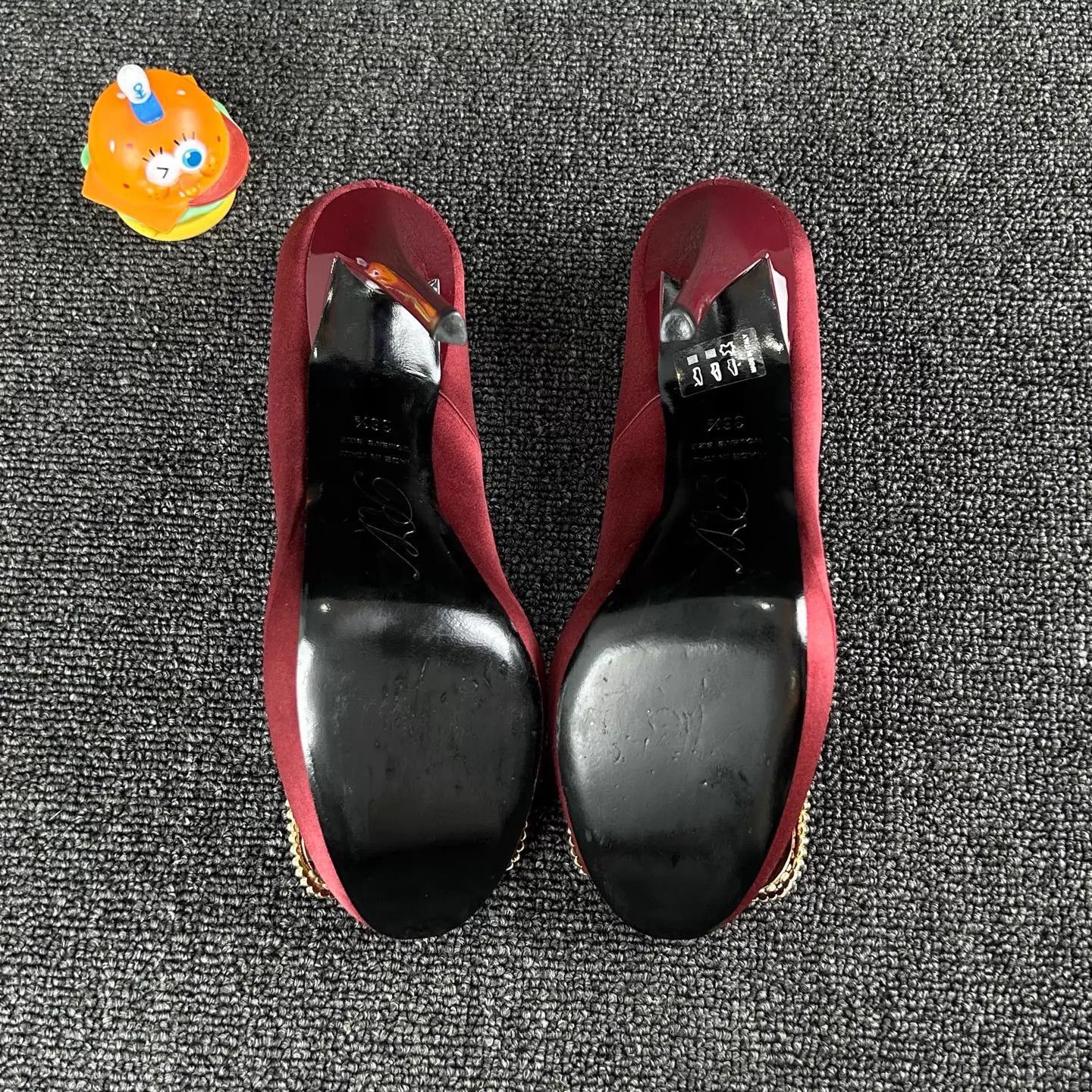 Roger Vivier Roger Vivier Burgundy Satin Crystal Buckle Pumps 36.5 Size US 6 / IT 36 - 6 Thumbnail