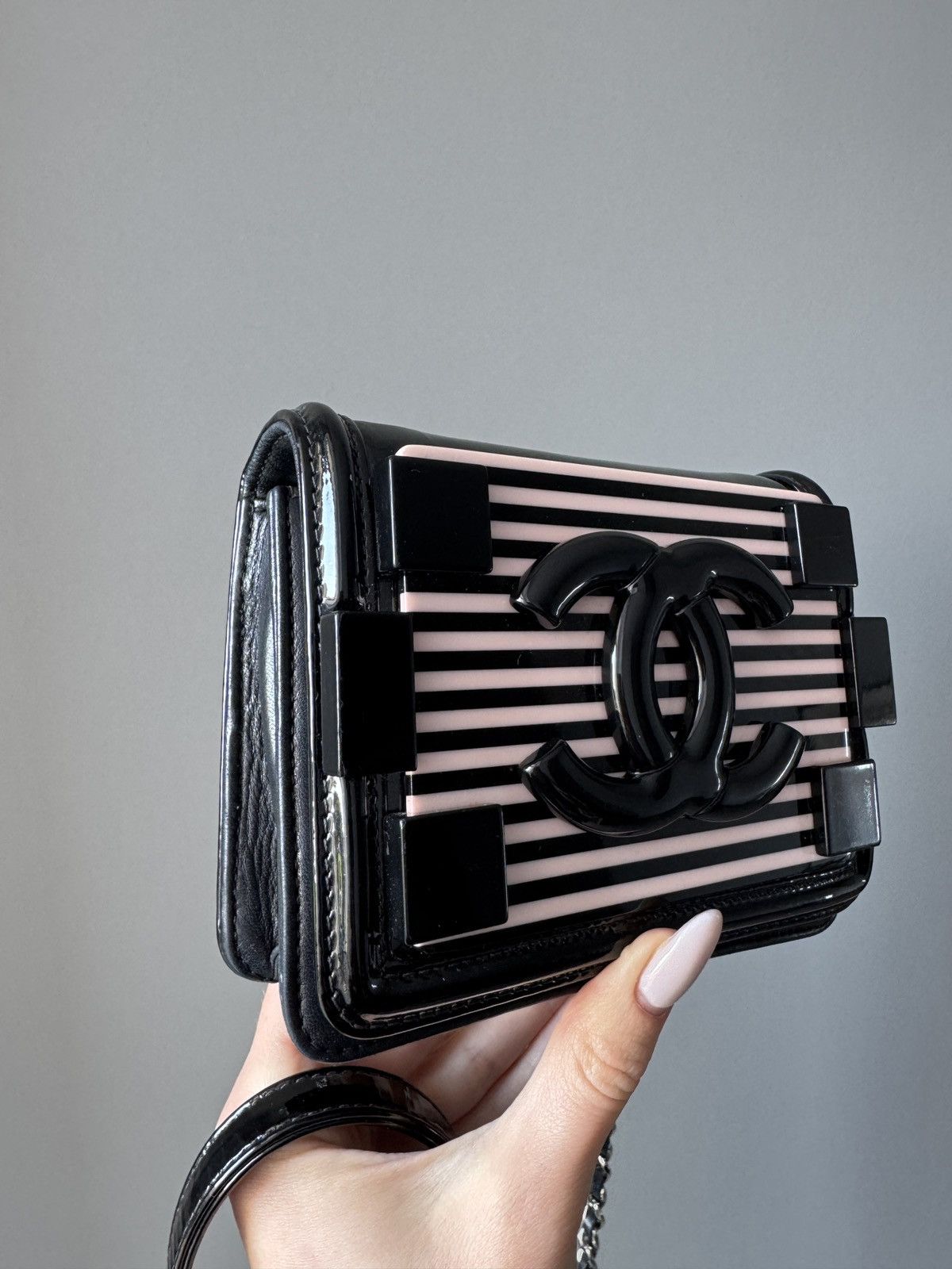 Chanel Chanel 2014 Plexiglass Patent Striped Boy Brick Flap Bag Size ONE SIZE - 6 Thumbnail