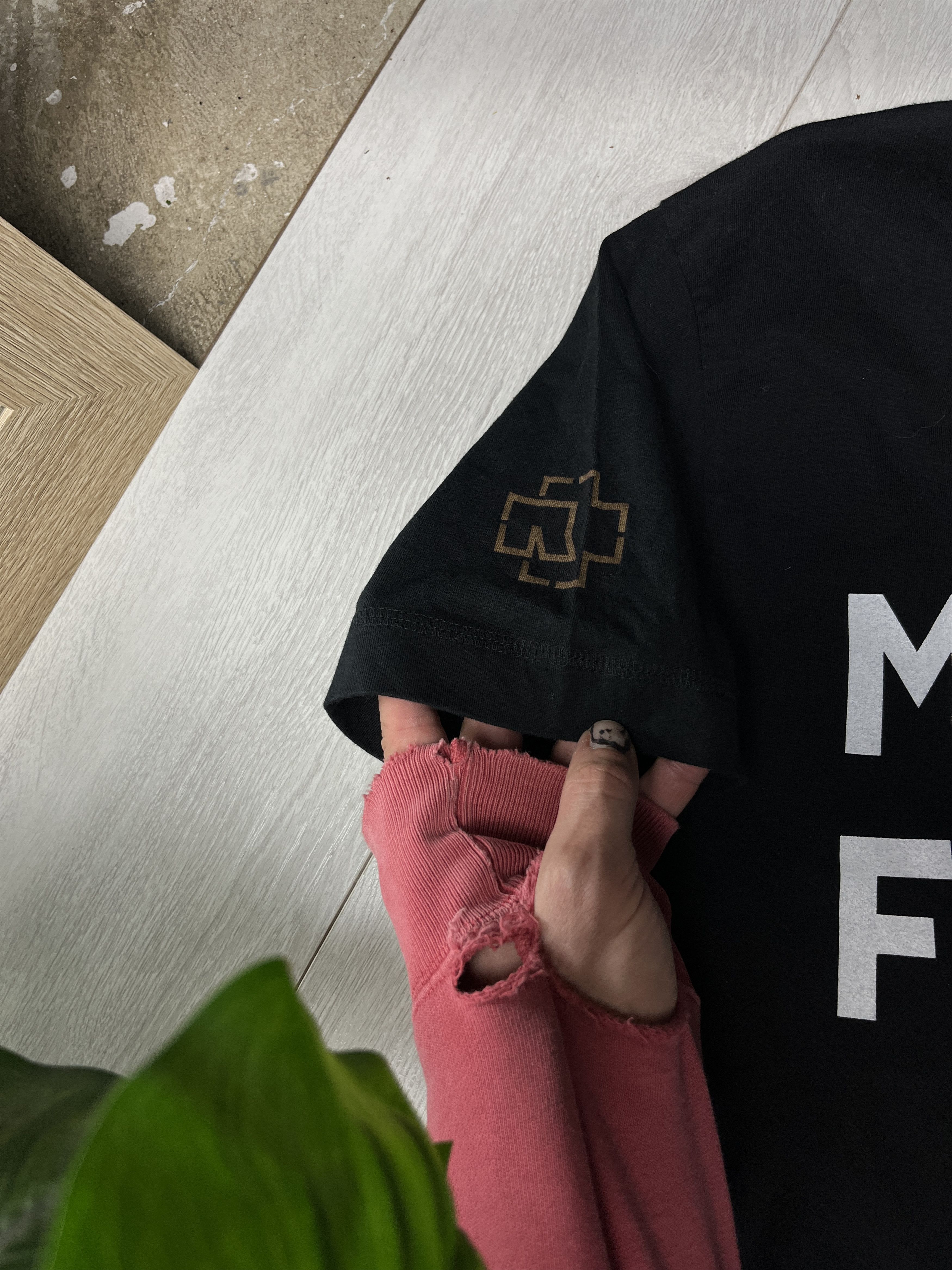 Vintage 2000s RAMMSTEIN "MANCHE FÜHREN" "MANCHE FOLGEN" TEE - № 877 Size US L / EU 52-54 / 3 - 4 Thumbnail
