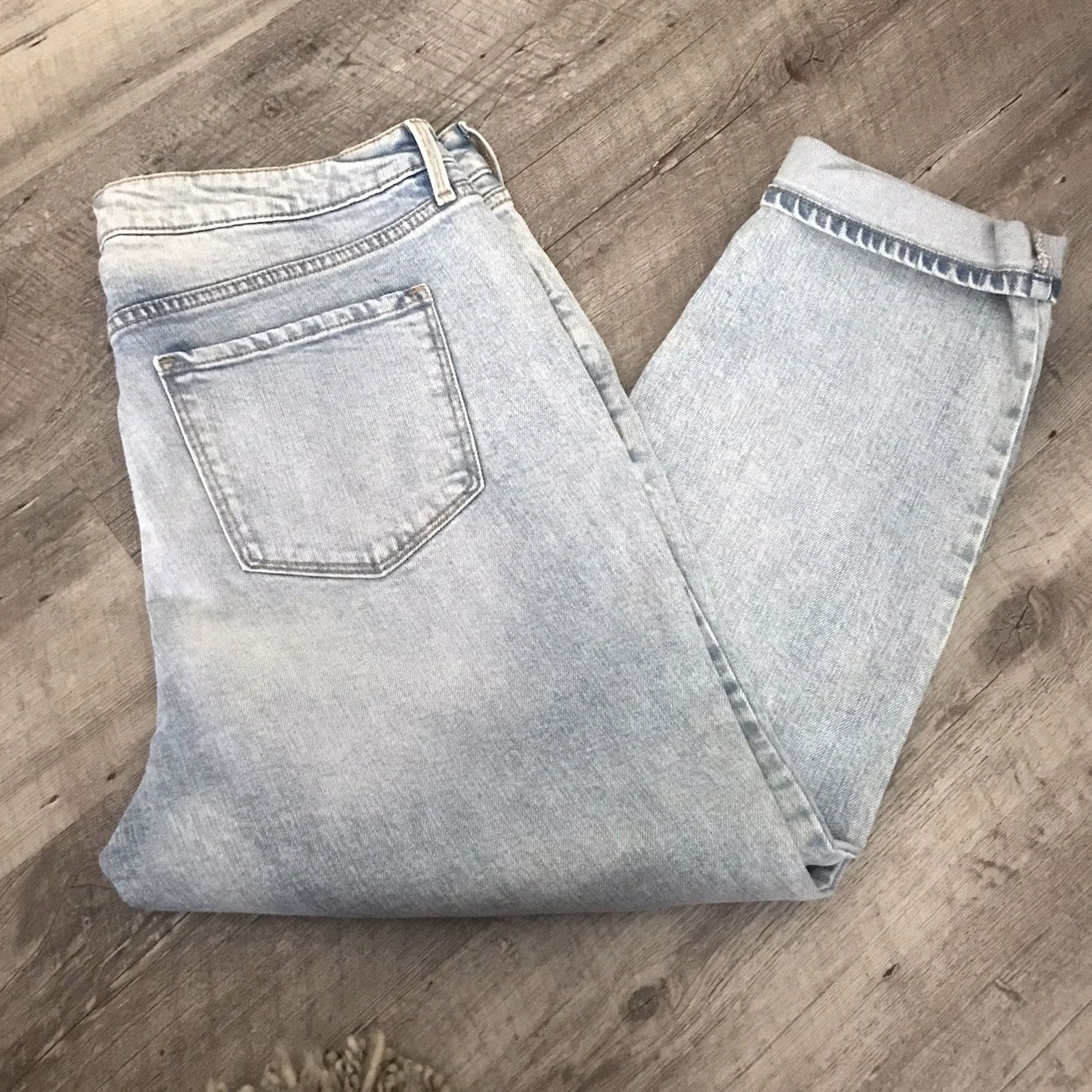 Old Navy Old Navy Jeans Womens 16 Power Straight Denim Mom Light Blue 5-Pocket High Rise Zip Button Distressed Casual 90s Womens Size 38" / US 16 / IT 52 - 5 Thumbnail