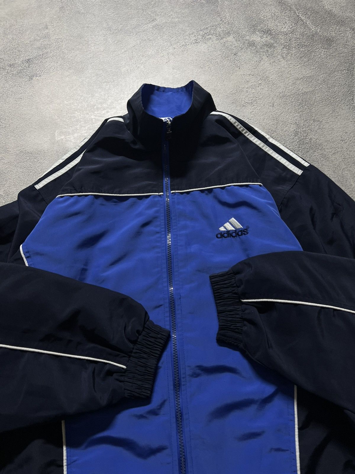 Vintage Vintage Y2k Adidas 💙🖤 Nylon Spellout Logo Jacket 90’s Size US XL / EU 56 / 4 - 1 Thumbnail