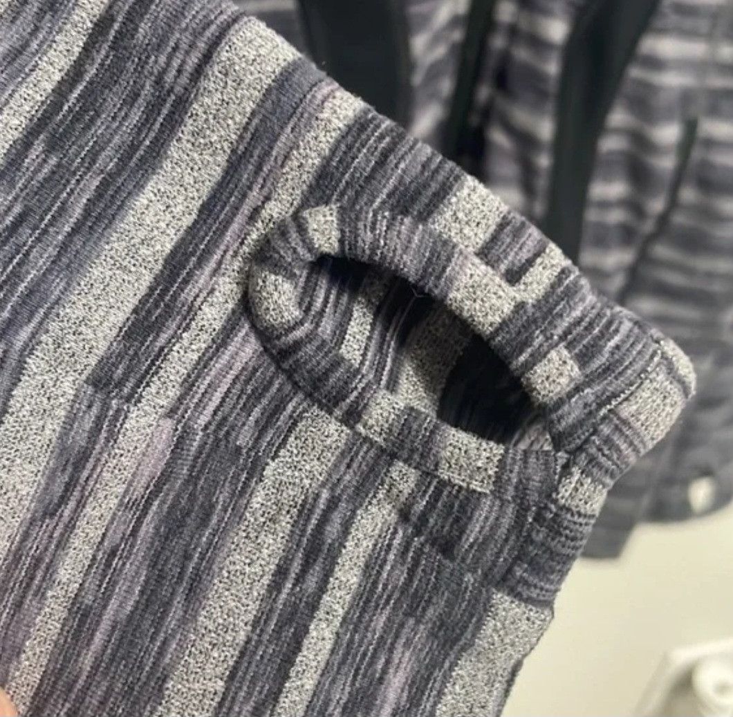 Lululemon Lululemon Stride Jacket Black Stripes Galore/Black $118 Size S / US 4 / IT 40 - 3 Thumbnail
