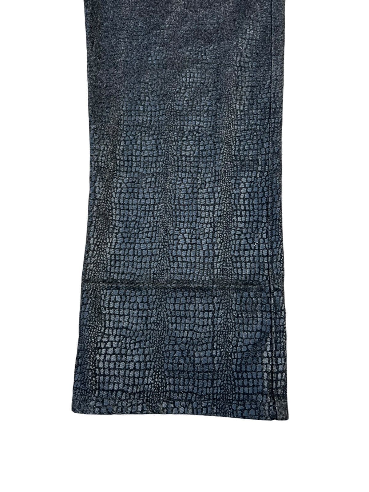 Guess Vintage 90s Guess Croc Skin Print Waxed Denim Jeans Size US 34 / EU 50 - 11 Thumbnail