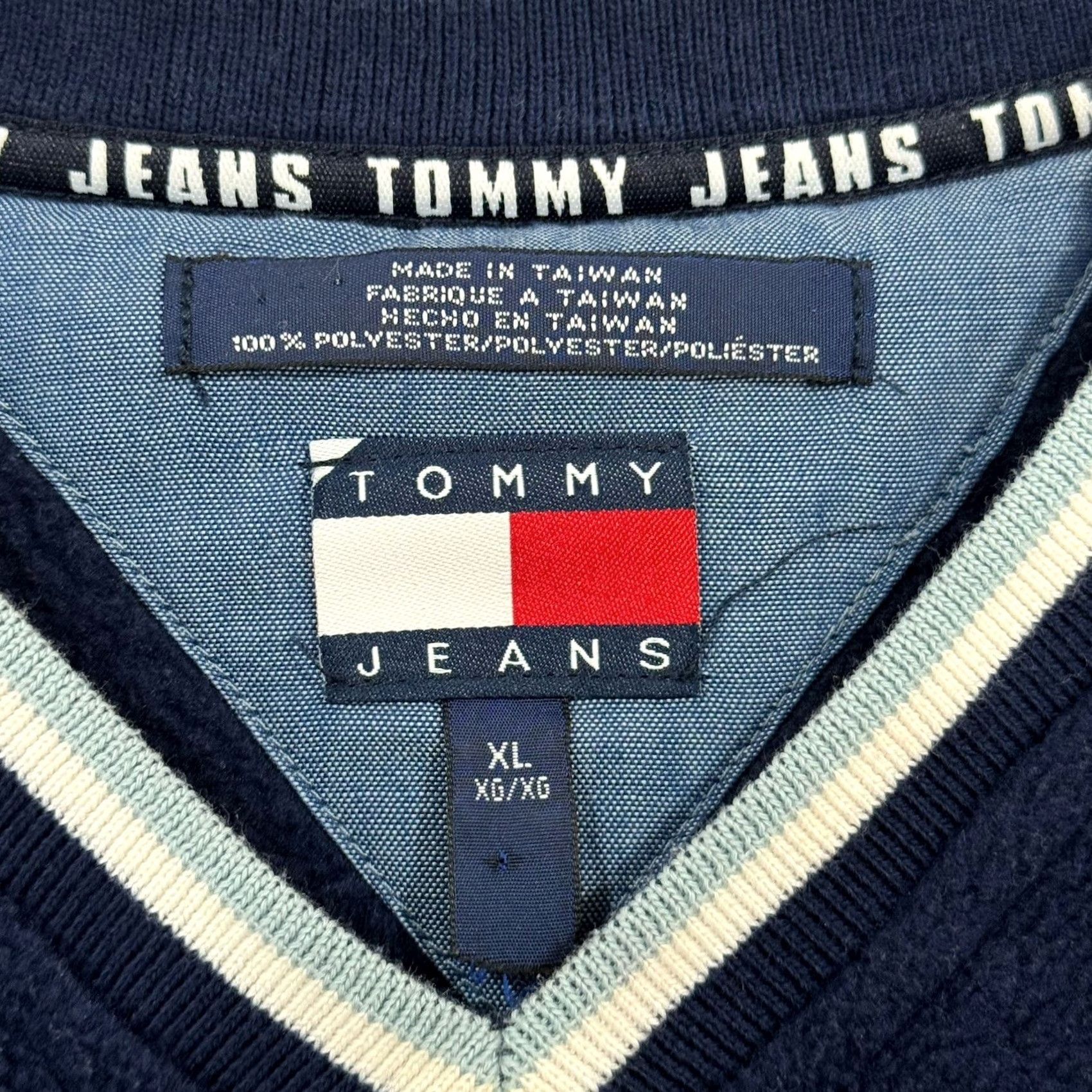 Tommy Hilfiger VINTAGE Tommy Hilfiger Sweatshirt Pullover Blue XL Mens Crew Neck Logo 90s Fashion Streetwear Size US XL / EU 56 / 4 - 4 Thumbnail