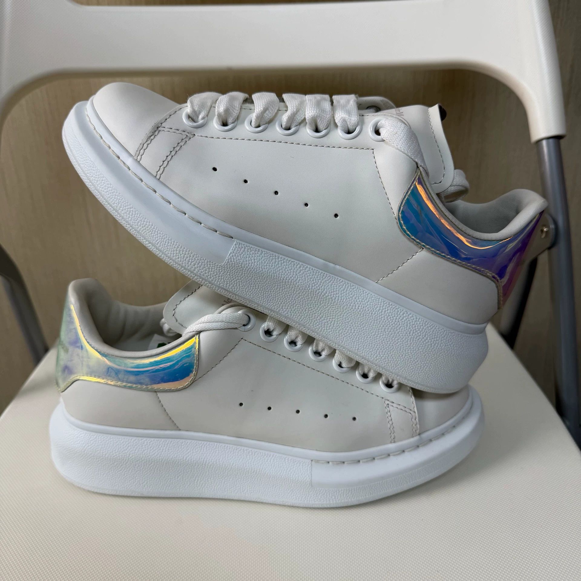 Alexander McQueen Alexander McQueen Women's White Oversized Sneaker 36 Size US 5.5 / IT 35.5 - 7 Thumbnail