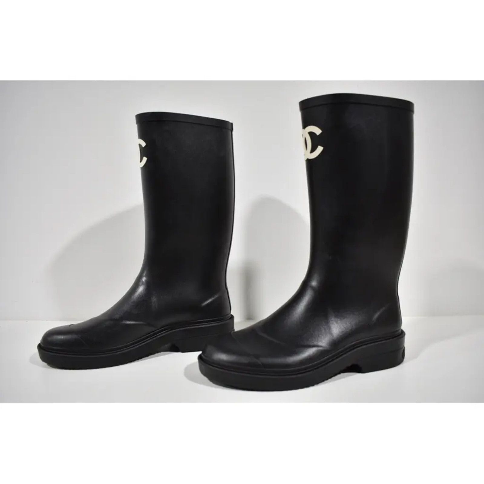Chanel Chanel REV Black White CC Logo High Rubber Rain Boots 40 Size US 10 / IT 40 - 10 Thumbnail