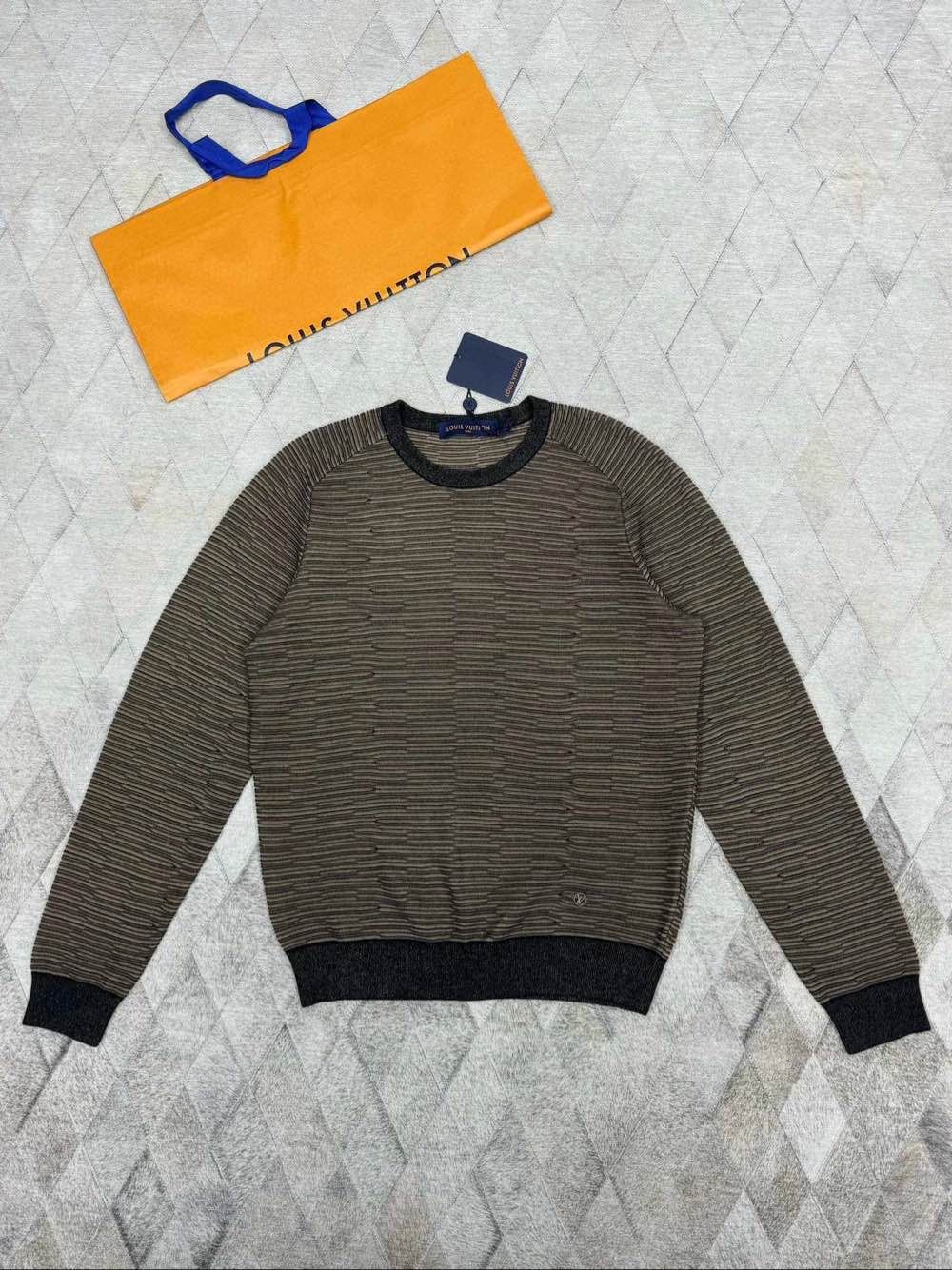 Louis Vuitton Louis Vuitton Textured Knit Sweater Size L Size US L / EU 52-54 / 3 - 1 Thumbnail