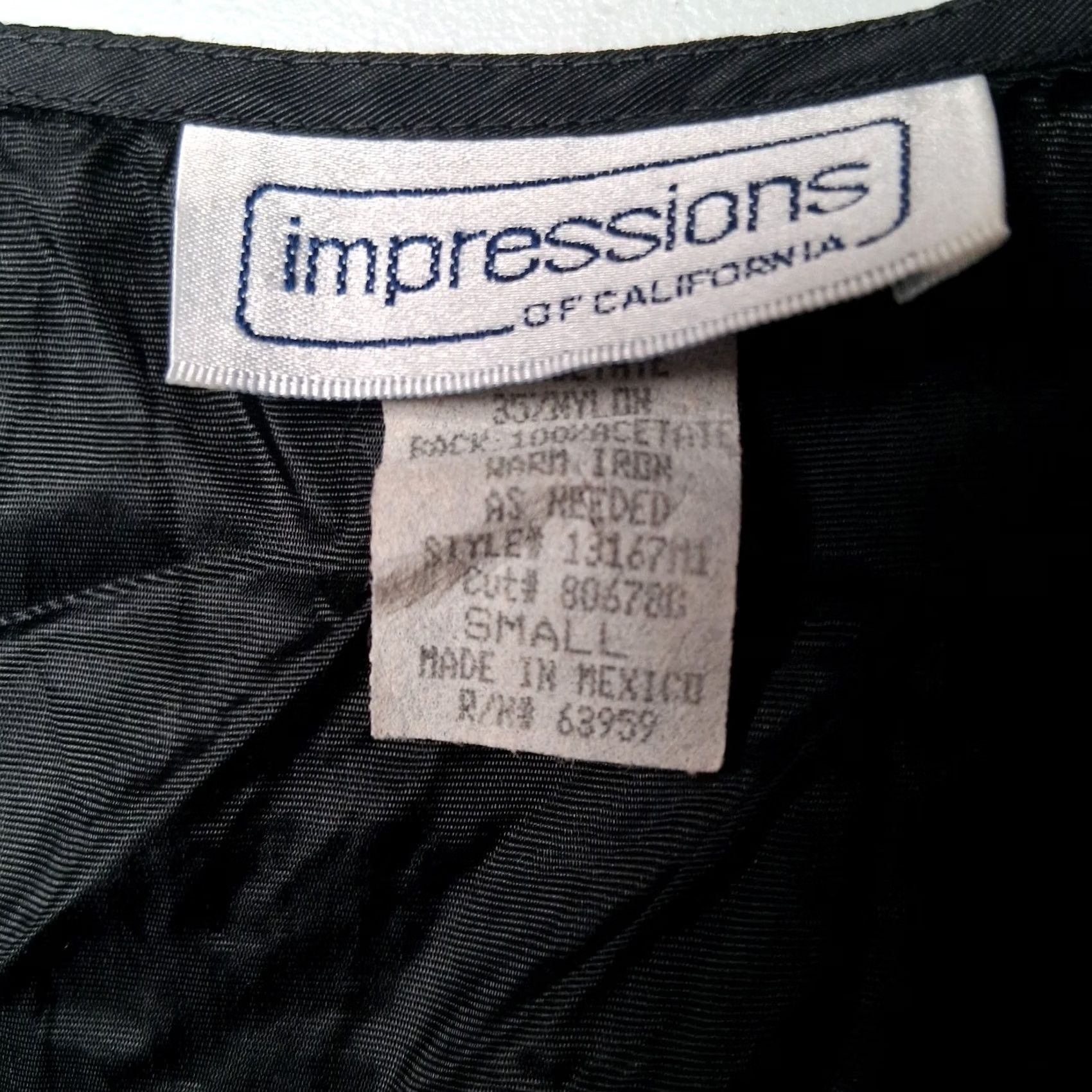 Vintage VINTAGE Impressions Of California Vest S Black Velvet Glitter Flowers Boho 1990s Floral Bohemian V-Neck Button Back Ties Hand Wash Only USA Made Women Size S / US 4 / IT 40 - 6 Thumbnail