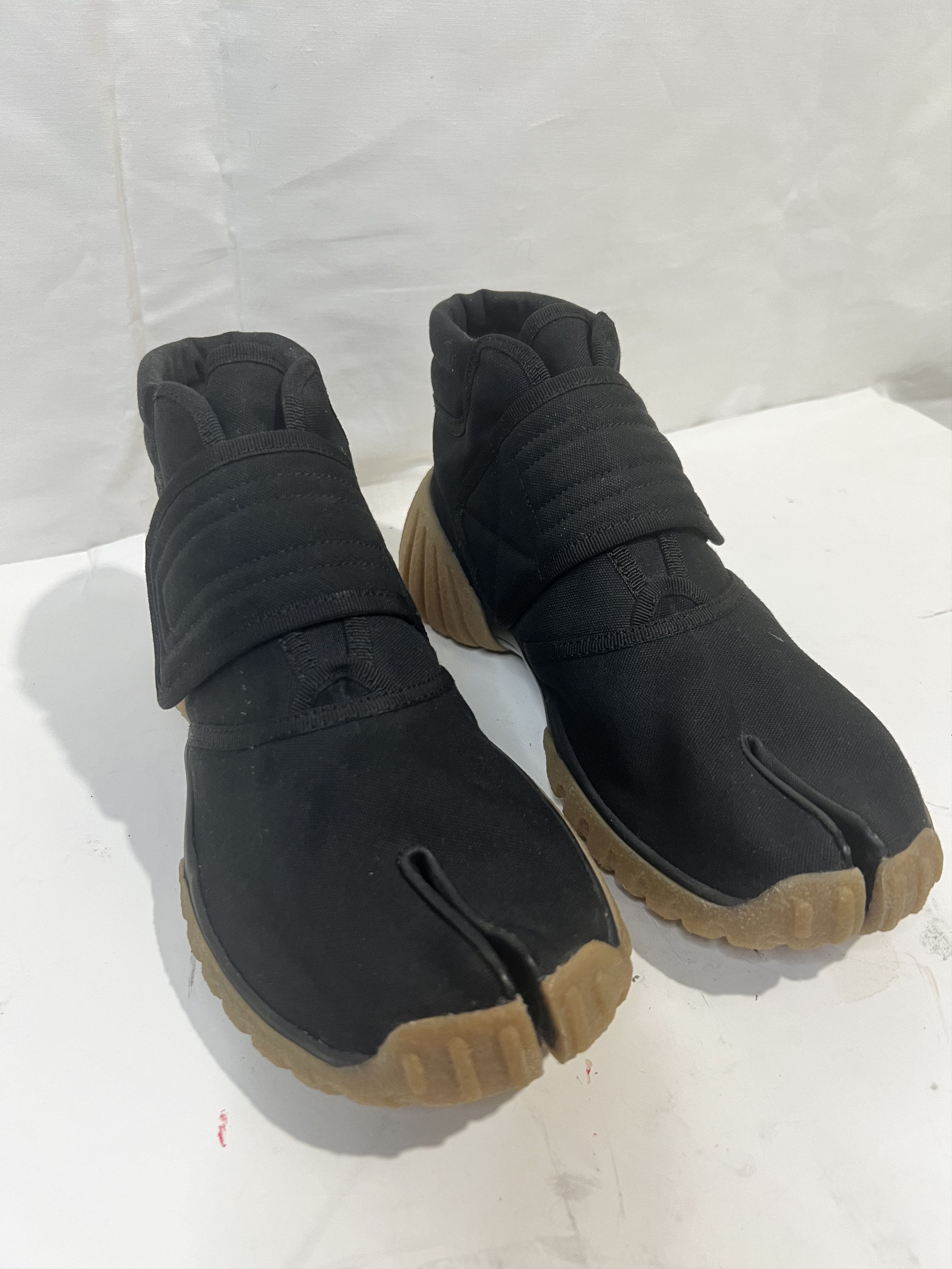 image of Maison Margiela New Ninja Canvas Tabi Sneakers in Black, Men's (Size 9)