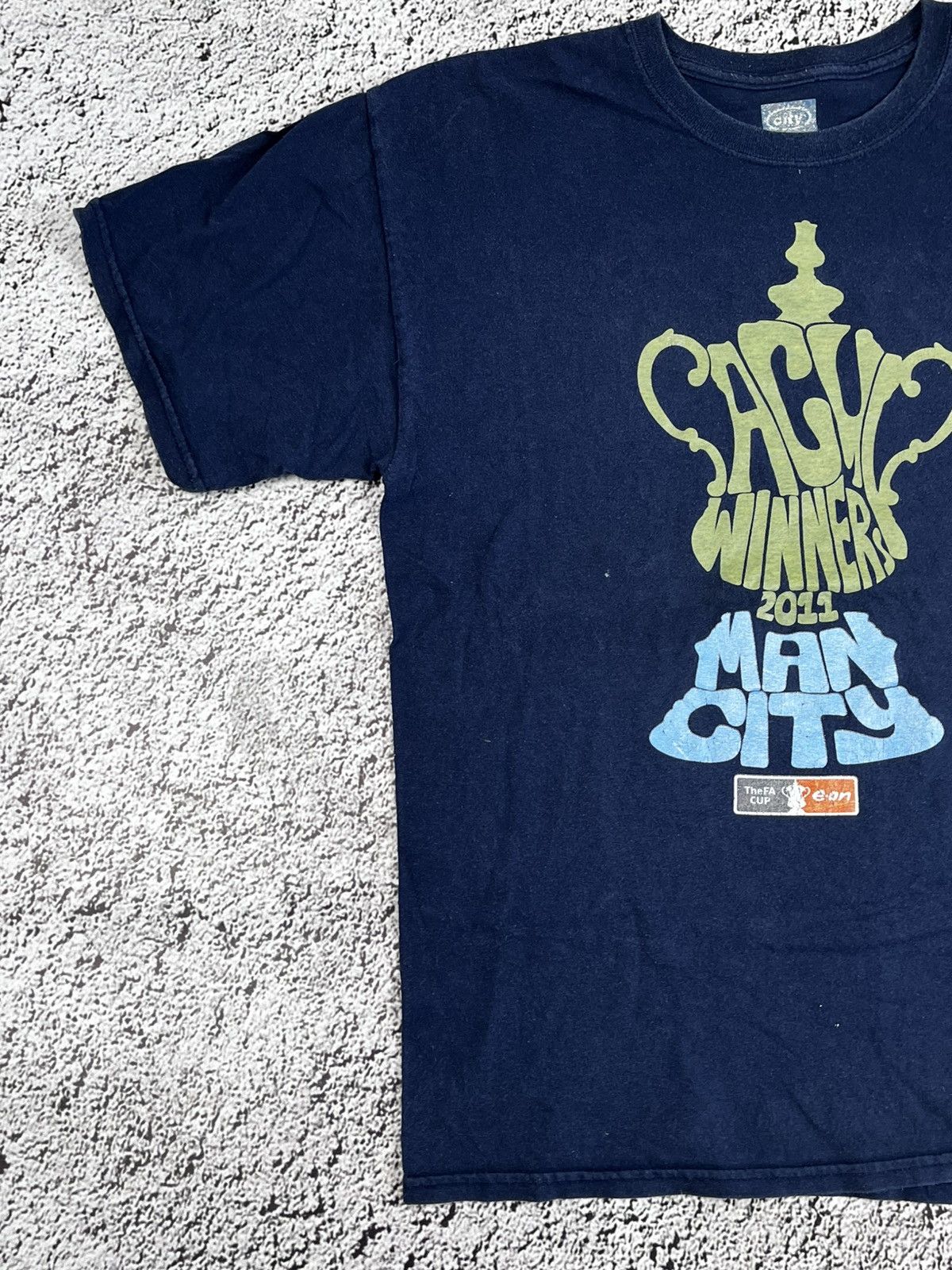 Vintage Vintage Y2K Manchester City winner cup 2011 big logo tee L Size US L / EU 52-54 / 3 - 2 Thumbnail