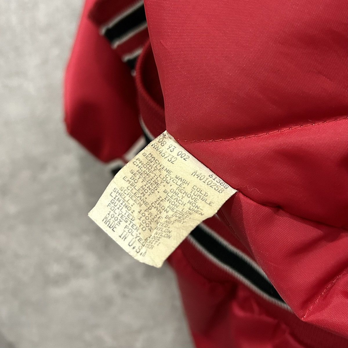 Chalk Line × NBA × Vintage VTG 90s NBA CHICAGO BULLS SATIN BOMBER JACKET SPELL OUT Size US XL / EU 56 / 4 - 6 Thumbnail