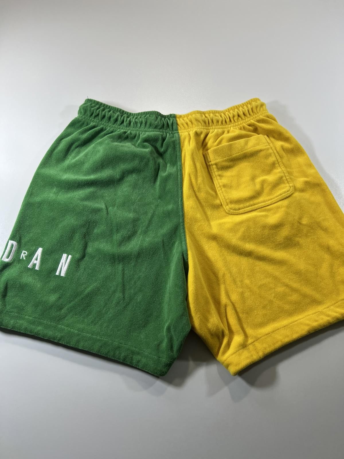 Jordan Brand Jordan Two-Tone Yellow and Green Shorts L Size US 34 / EU 50 - 9 Thumbnail