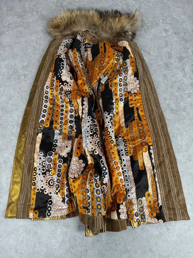 Dolce & Gabbana 2000s Dolce & Gabbana Fur Collar Beige Corduroy Long Jacket Size S / US 4 / IT 40 - 10 Thumbnail
