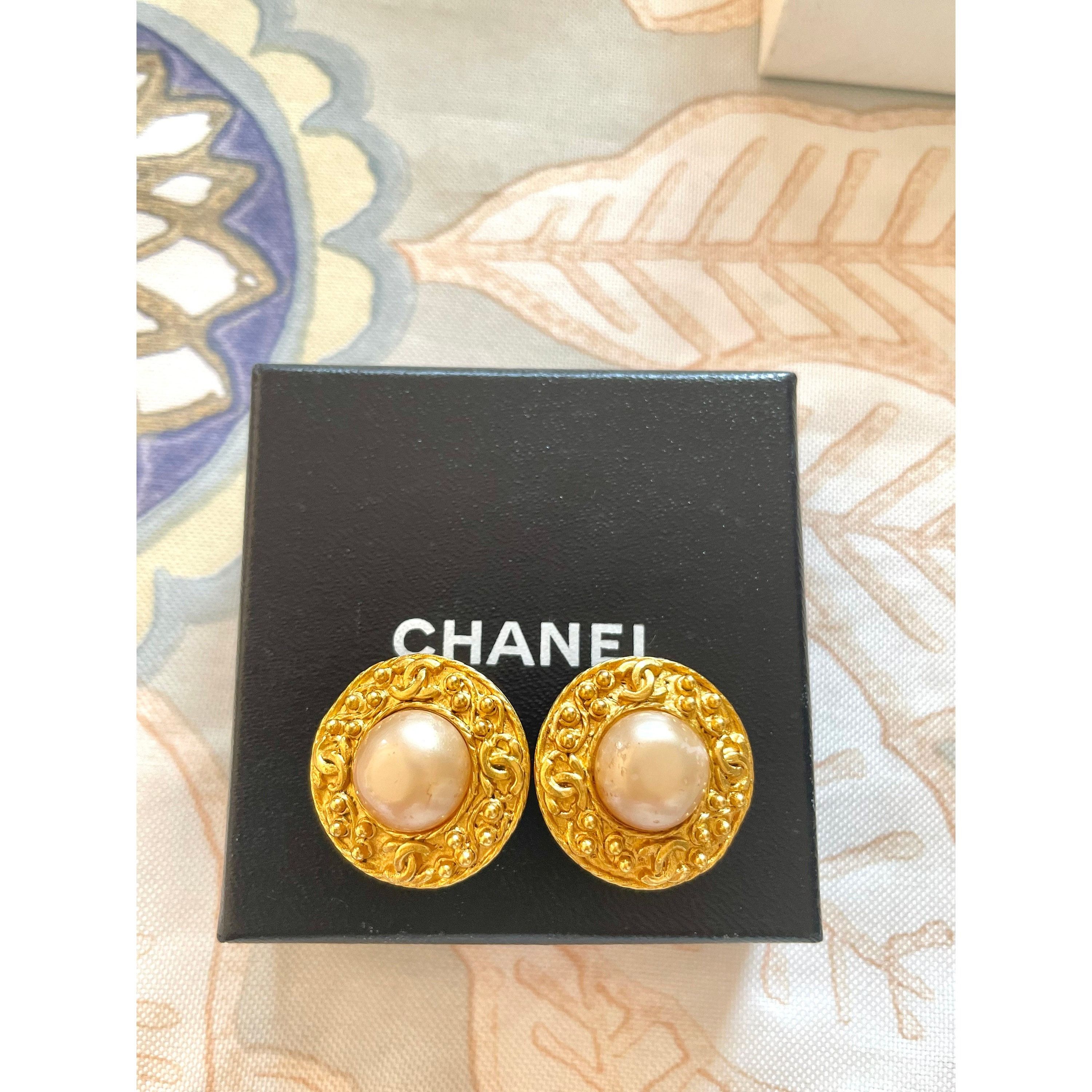 Chanel Vintage CHANEL round earrings with CC mark golden frames Size ONE SIZE - 3 Thumbnail