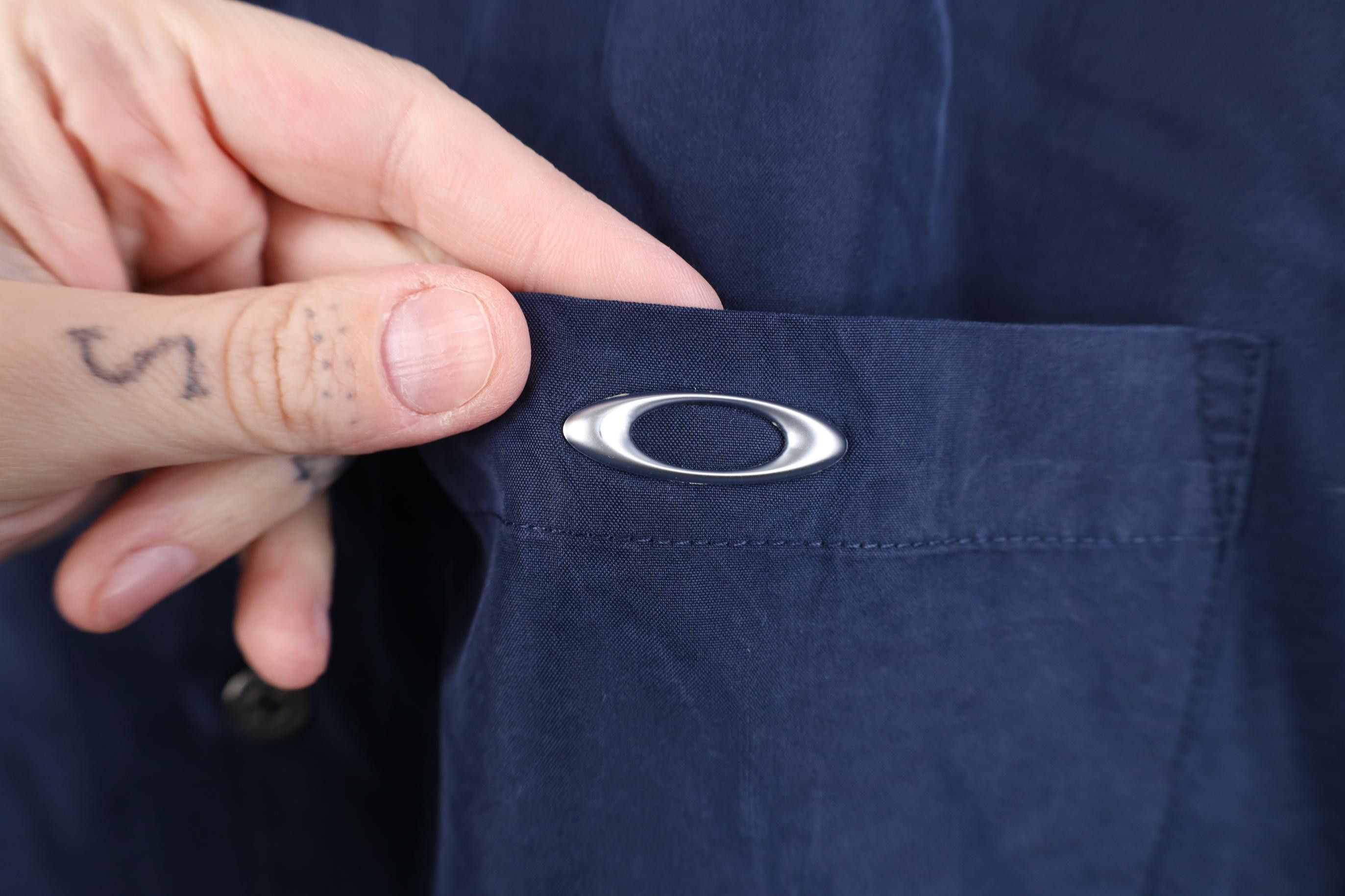 Oakley Vintage Y2K Oakley Logo Microfiber Camp Collar Button Shirt Size US L / EU 52-54 / 3 - 4 Thumbnail