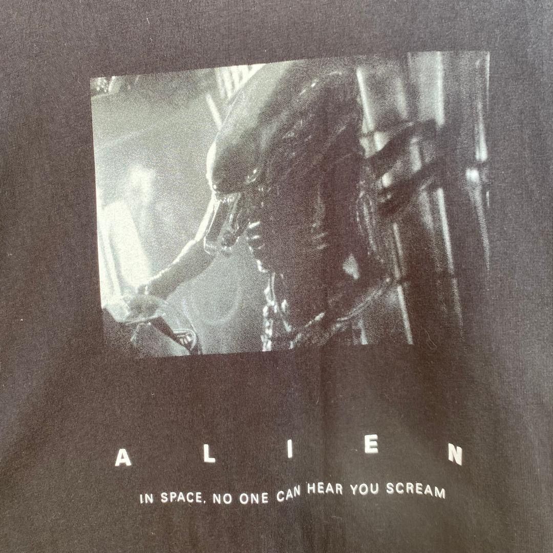 Uniqlo Thrashed Faded Alien Movie X Uniqlo Tee Size US L / EU 52-54 / 3 - 3 Thumbnail