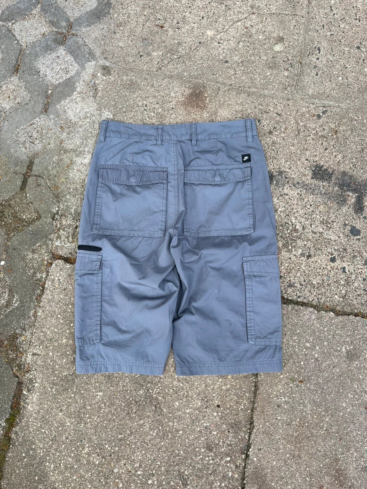 Nike Vintage 00s Nike Grey Cargo Shorts 28W Size US 28 / EU 44 - 1 Thumbnail