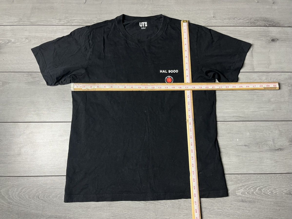Uniqlo Uniqlo Hal 9000 a space odyssey 2001 Tshirt Size US L / EU 52-54 / 3 - 5 Thumbnail