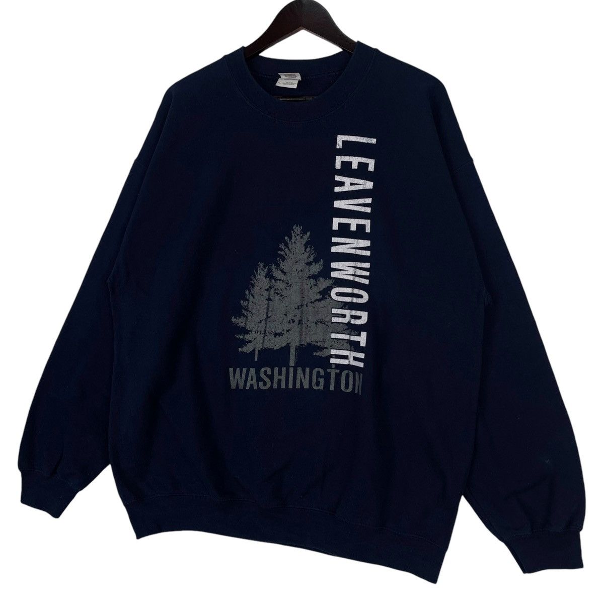 Gildan × Vintage Vintage GILDAN Leaveworth Washington Crewneck Sweatshirt Size US XL / EU 56 / 4 - 3 Thumbnail