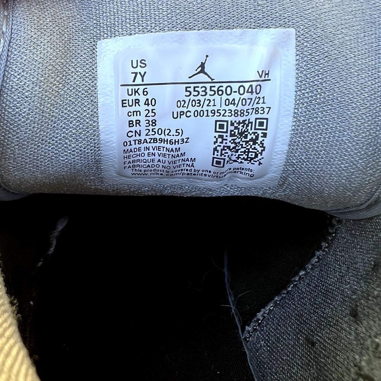 Jordan Brand × Nike Size 7 - Air Jordan 1 Low GS Black Medium Grey Shoes Size US 7 / EU 40 - 7 Thumbnail