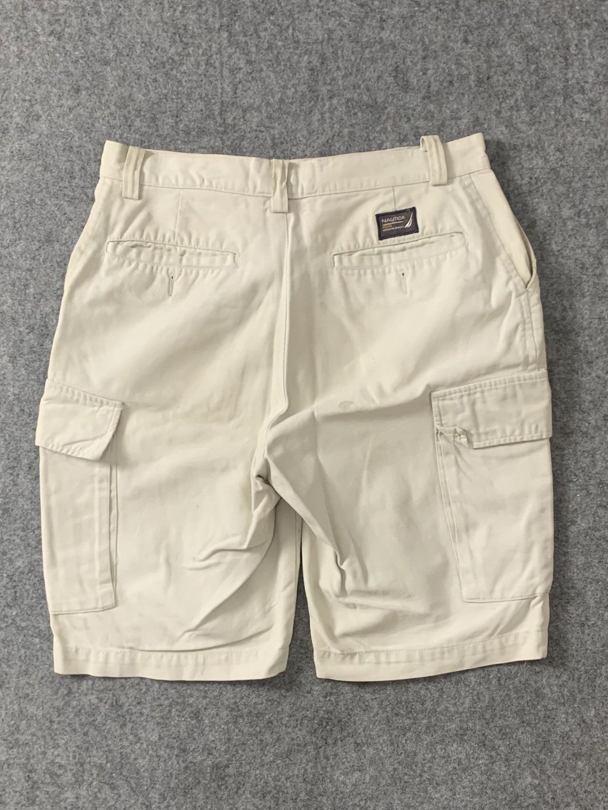 Nautica Vintage White 'Nautica' Y2K Regular Fit Cargo Shortpants Size US 30 / EU 46 - 2 Thumbnail