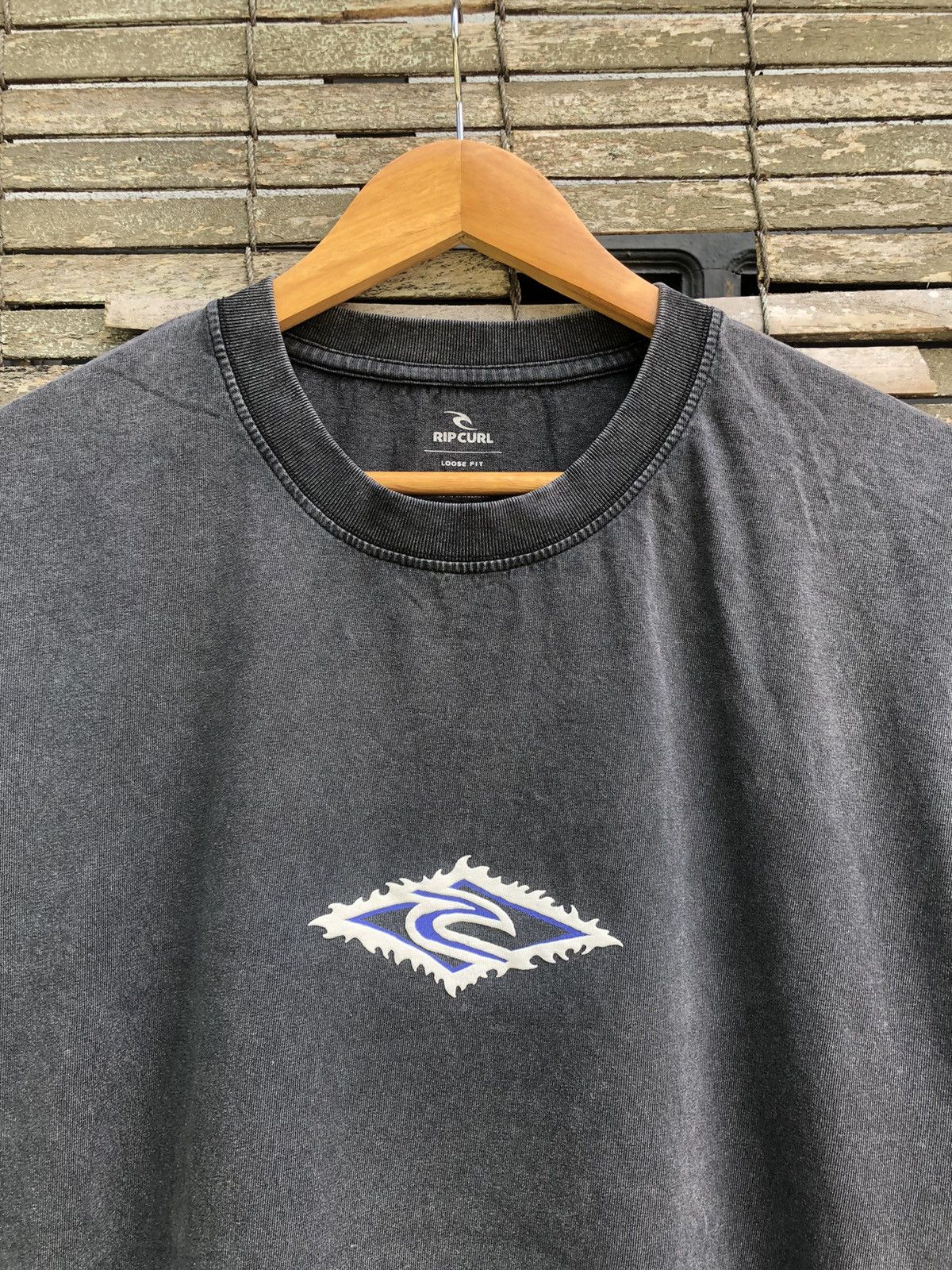 Vintage Crazy Vintage Y2K Sunfaded Rip Curl Centre Logo Backhit Tee Size US L / EU 52-54 / 3 - 5 Thumbnail