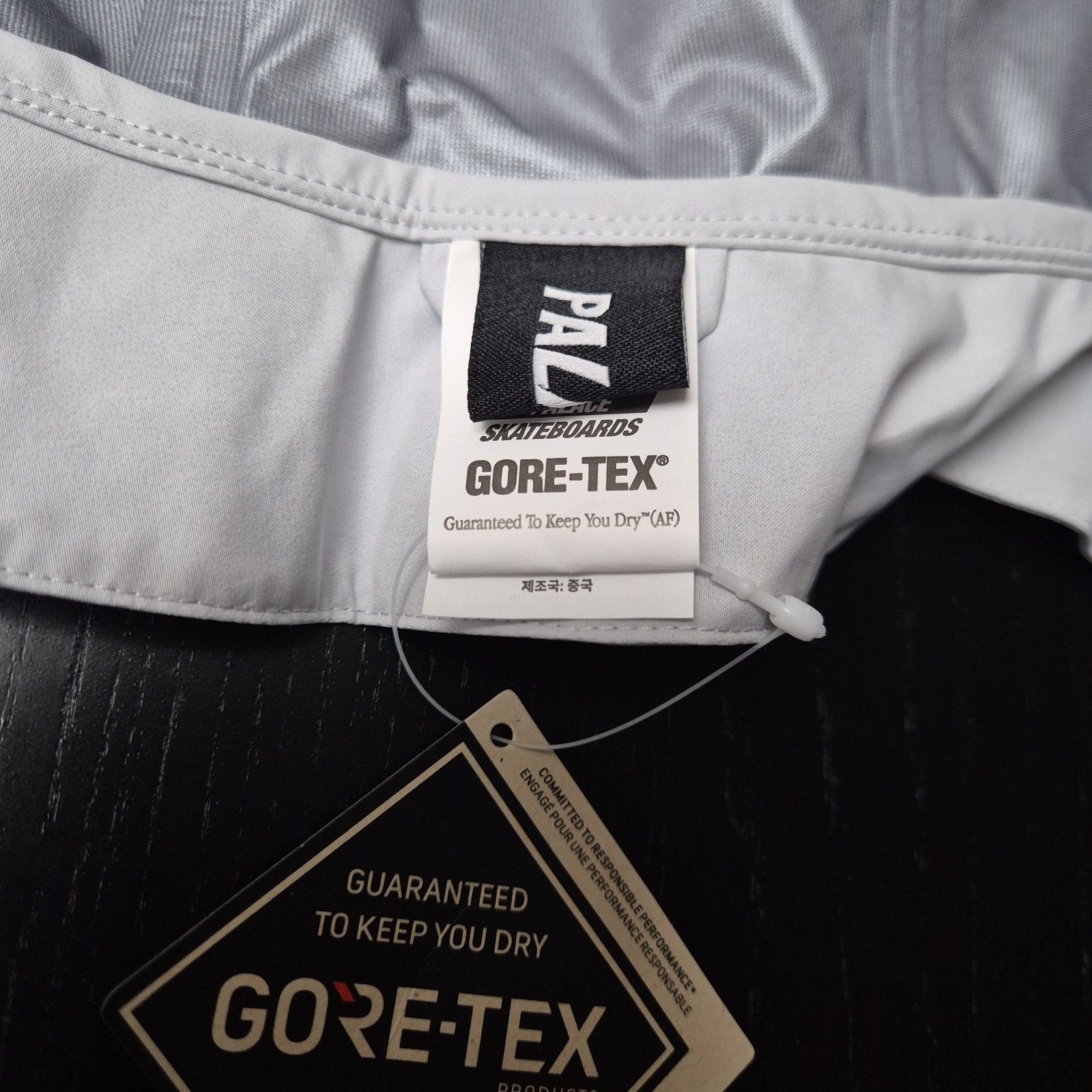 Palace Palace Gore-Tex 3L Showerman Hood Cloud Grey L/XL NewSS25 Size ONE SIZE - 6 Thumbnail