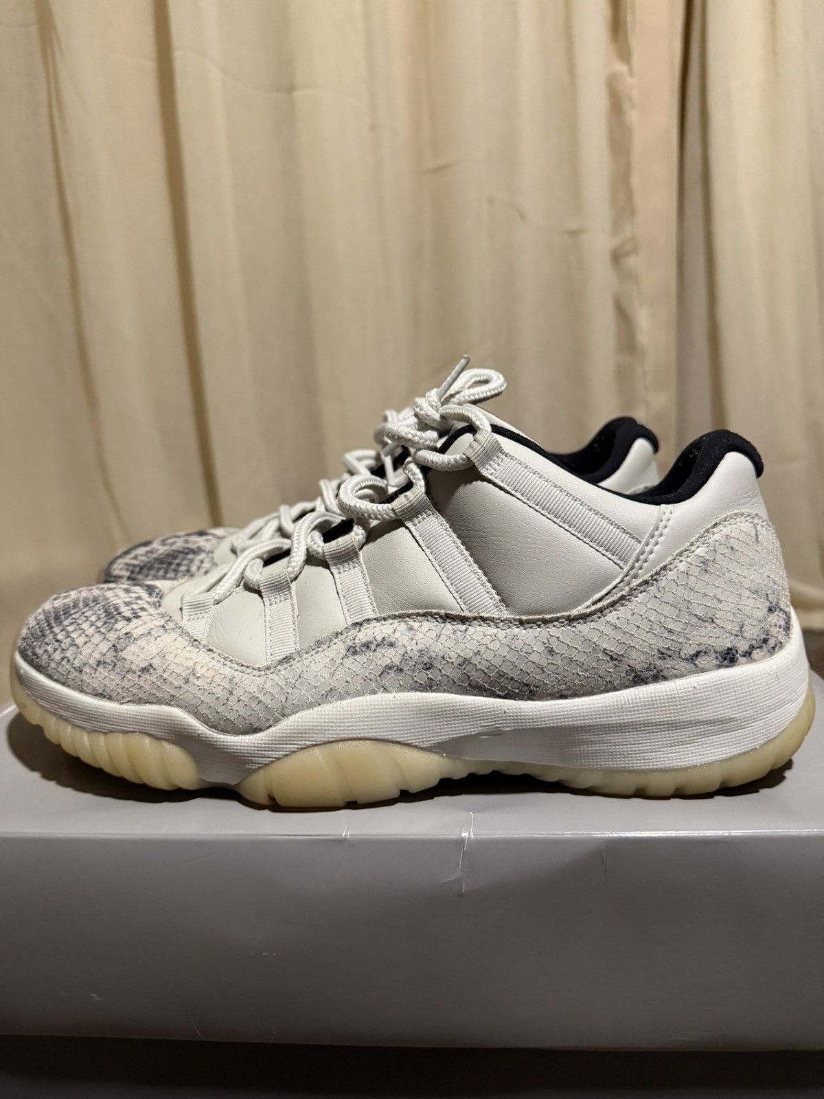 Jordan Brand Air jordan 11 low snakeskin lightbone Size US 11.5 / EU 44-45 - 4 Thumbnail