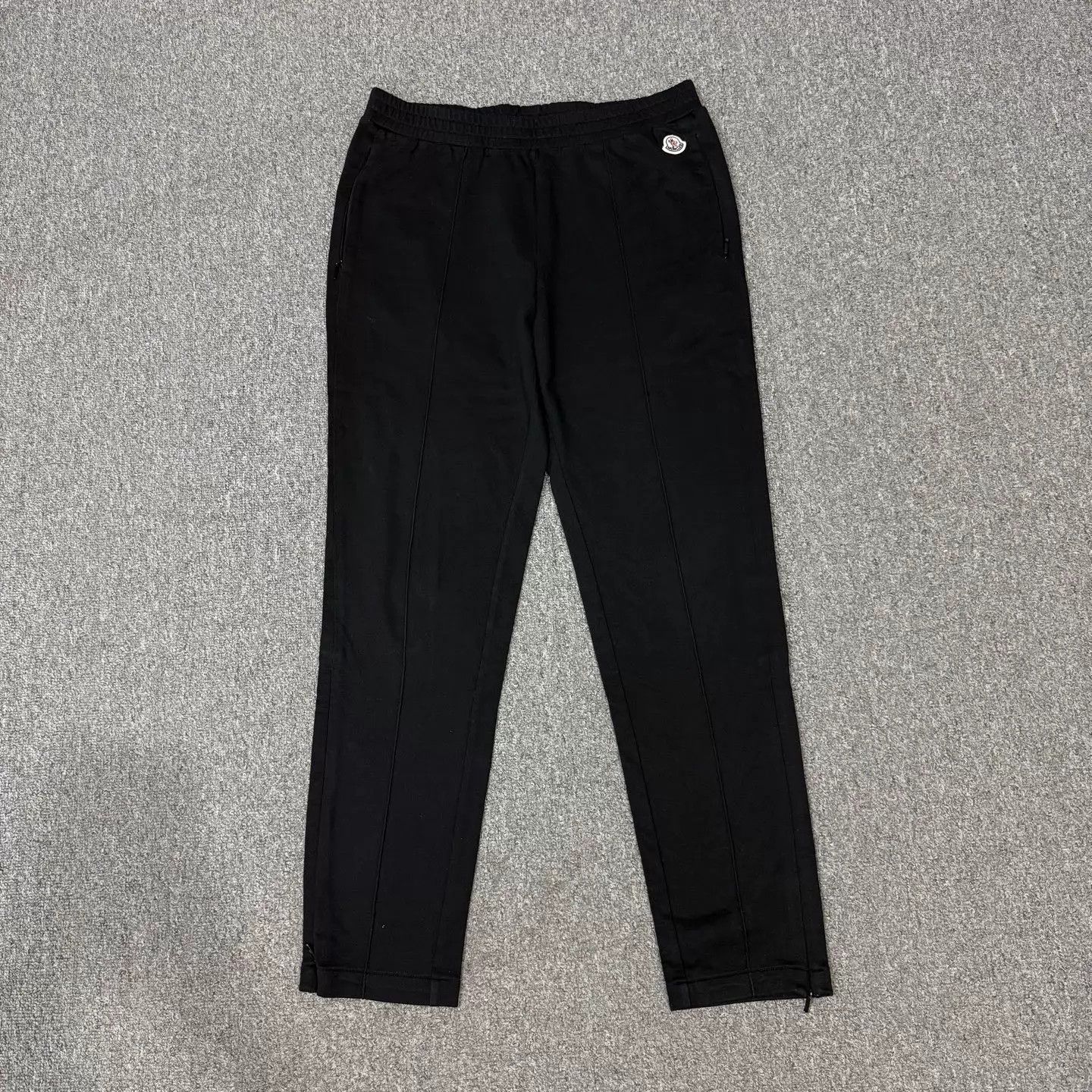 Moncler Moncler Black Logo Sweatpants M 95 New Size 27" / US 4 / IT 40 - 1 Thumbnail