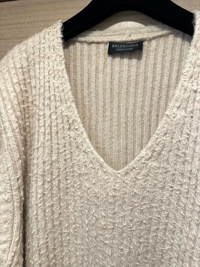 Balenciaga Balenciaga size 1 Solid V-Neck Pullover Midi Long Sleeve Sw Size S / US 4 / IT 40 - 4 Thumbnail