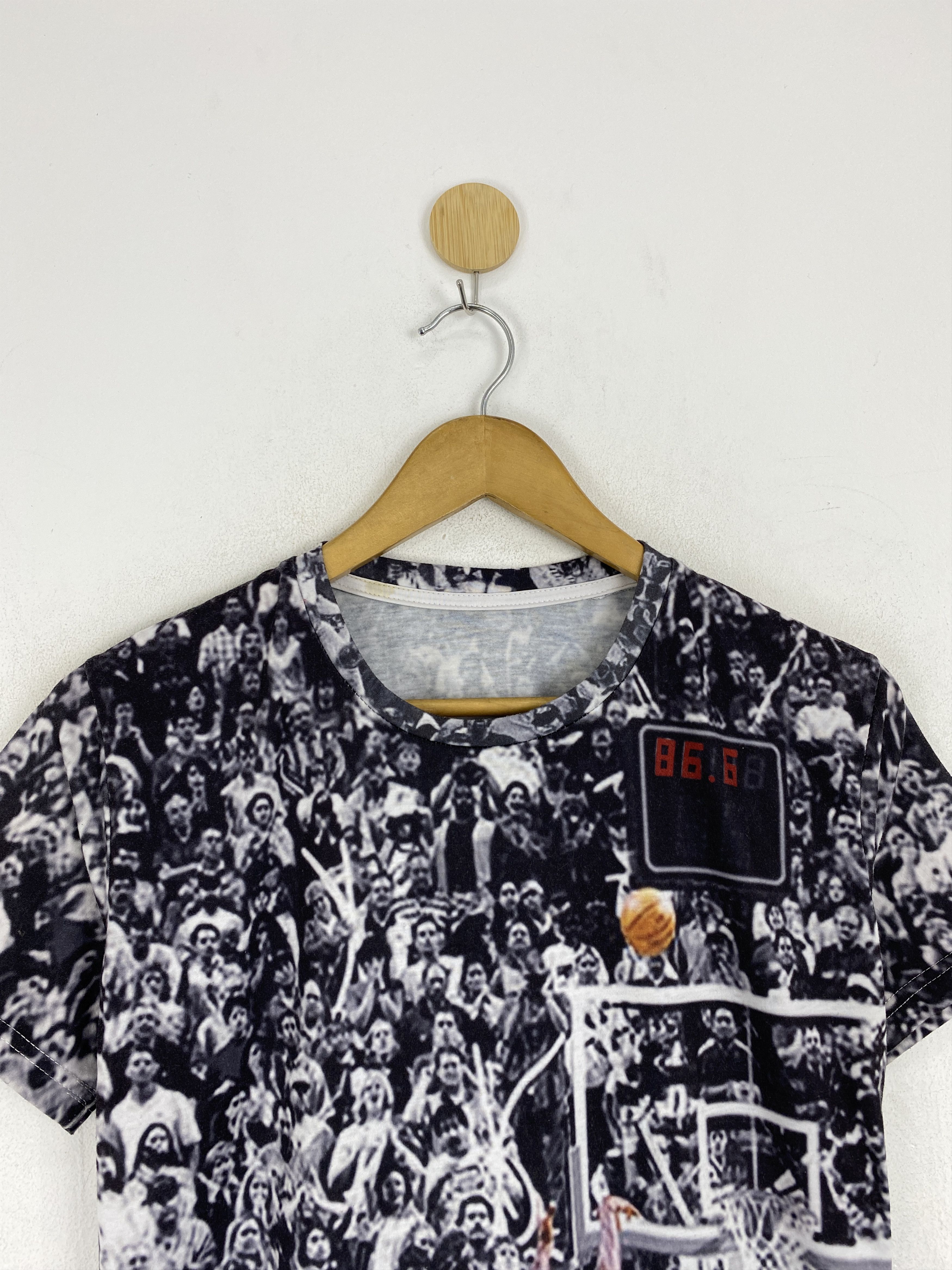 NBA × Vintage Vintage Michael Jordan Winning Shot Full Printed Tee TA0665 Size US S / EU 44-46 / 1 - 4 Thumbnail