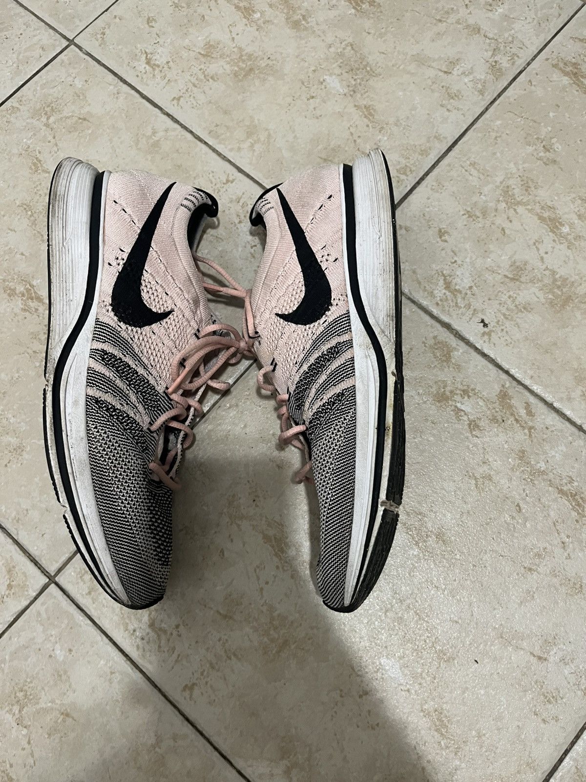 Nike Nike flyknit pink Size US 9 / EU 42 - 1 Thumbnail