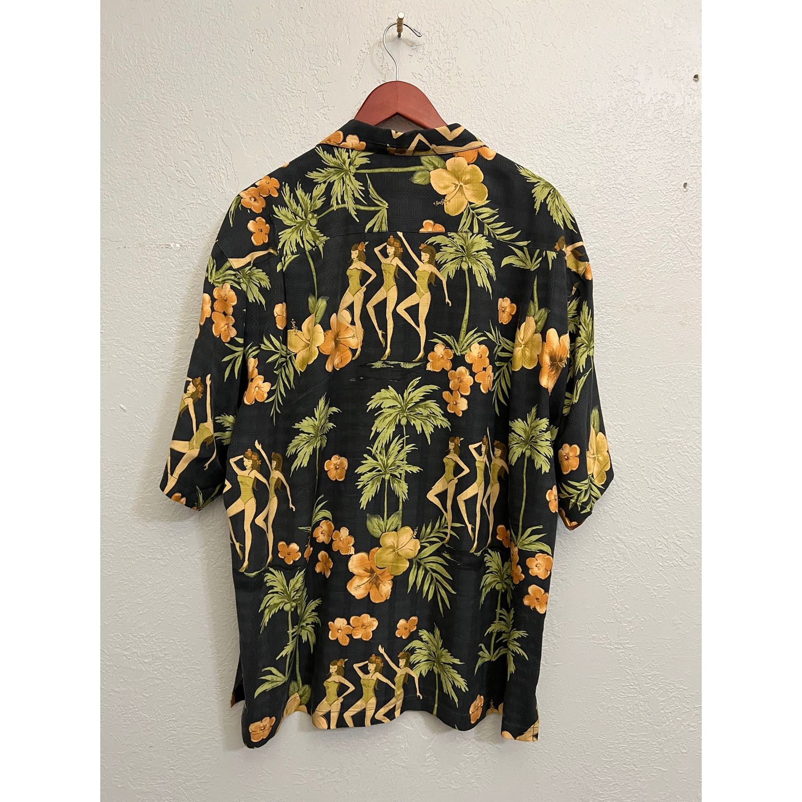 Tommy Bahama Tommy Bahama 100% Silk Hawaiian Shirt XL Black Hula Girl Size US XL / EU 56 / 4 - 4 Thumbnail