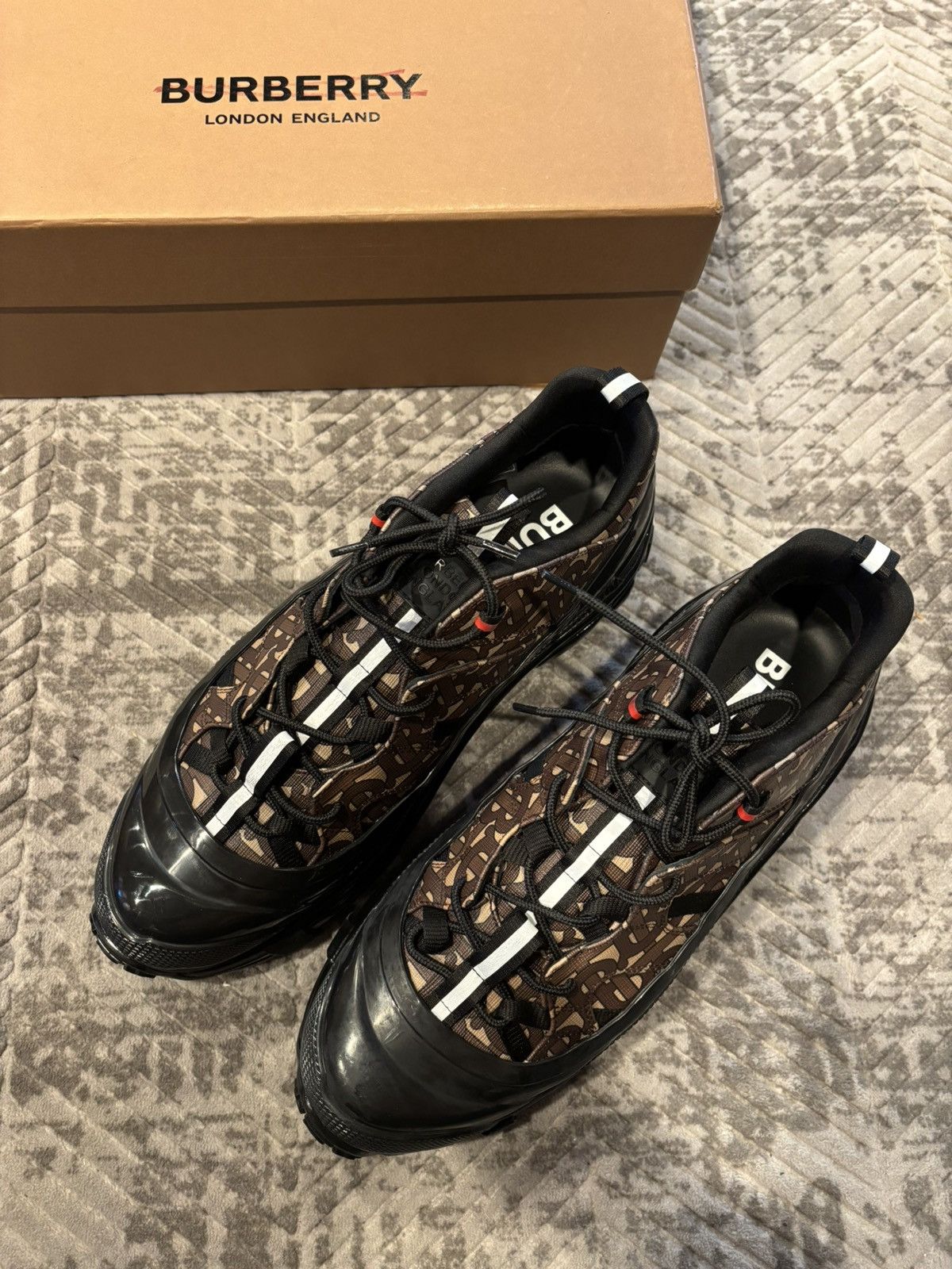 Burberry Burberry Arthur Size US 13 / EU 46 - 2 Thumbnail